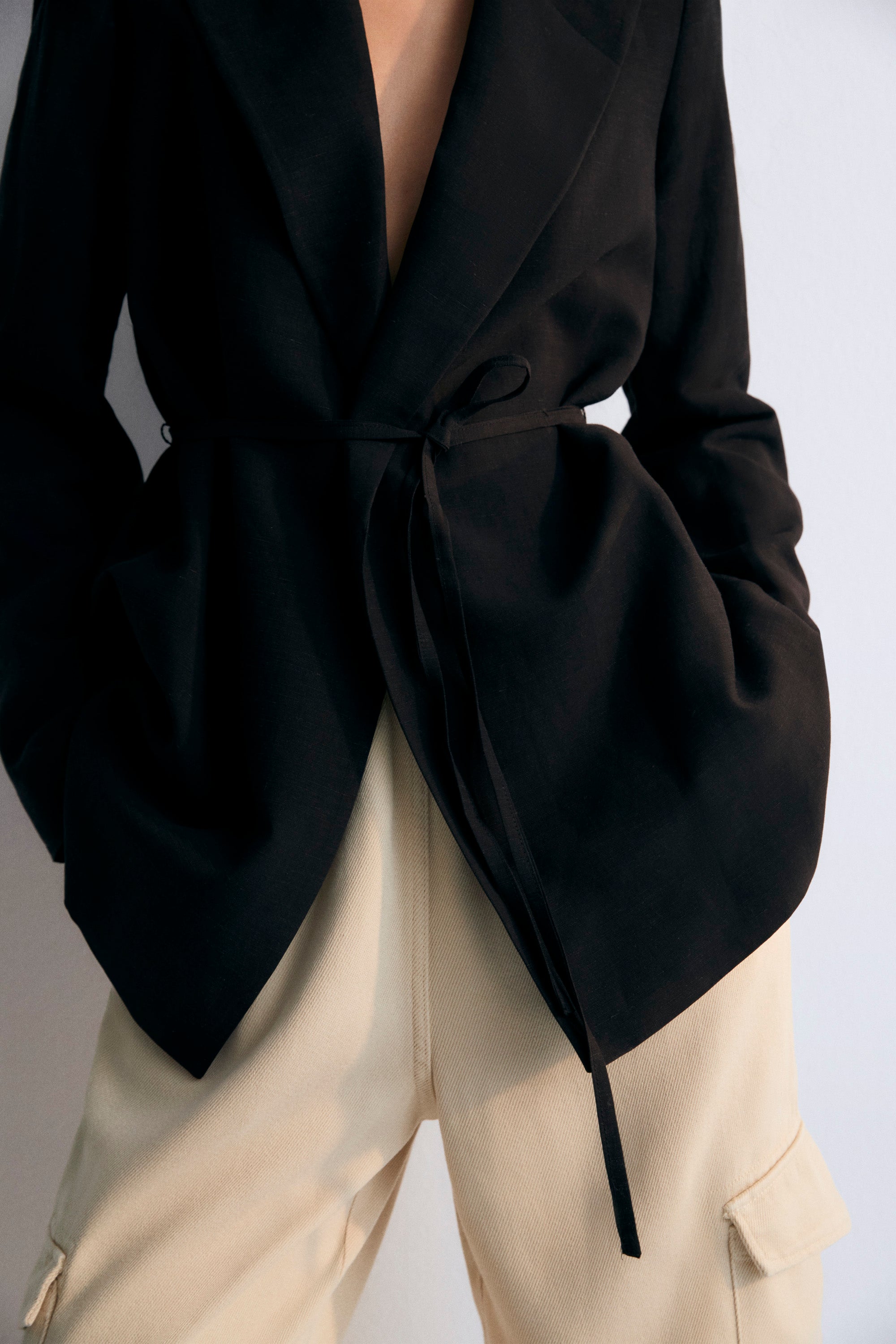 Thin rayon/linen blend blazer. An elegant and versatile garment. The New Society. Spring Summer Collection