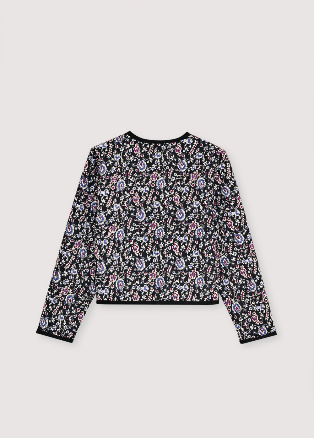 Quilted cropped jacket with a beautiful print design and finishes with a herringbone tape in tone. 