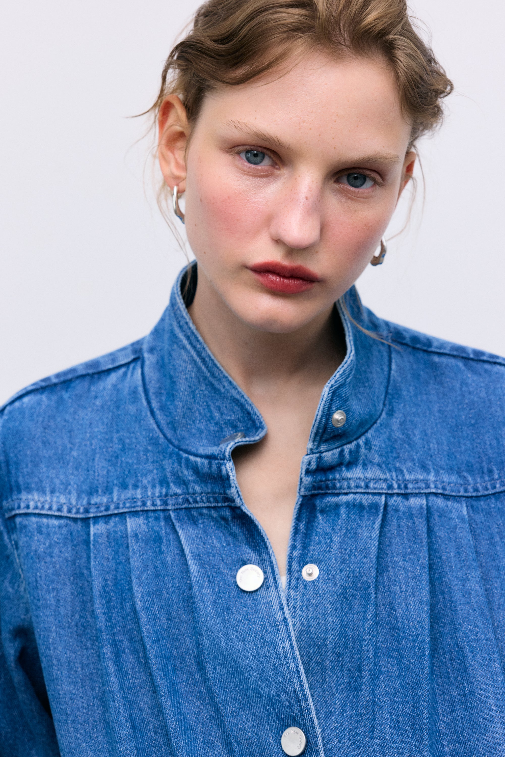 Crafted from 100% Tencel, this lightweight denim jacket combines effortless style with everyday comfort.