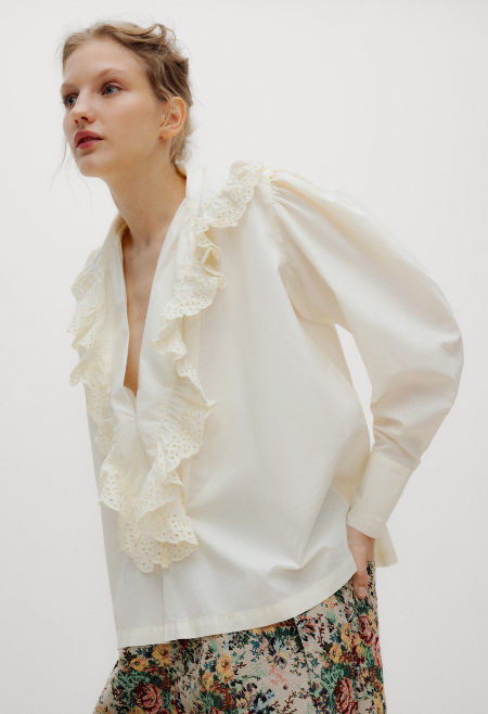 The Vega Woman Blouse is a romantic wardrobe essential crafted from soft, breathable 100% cotton.