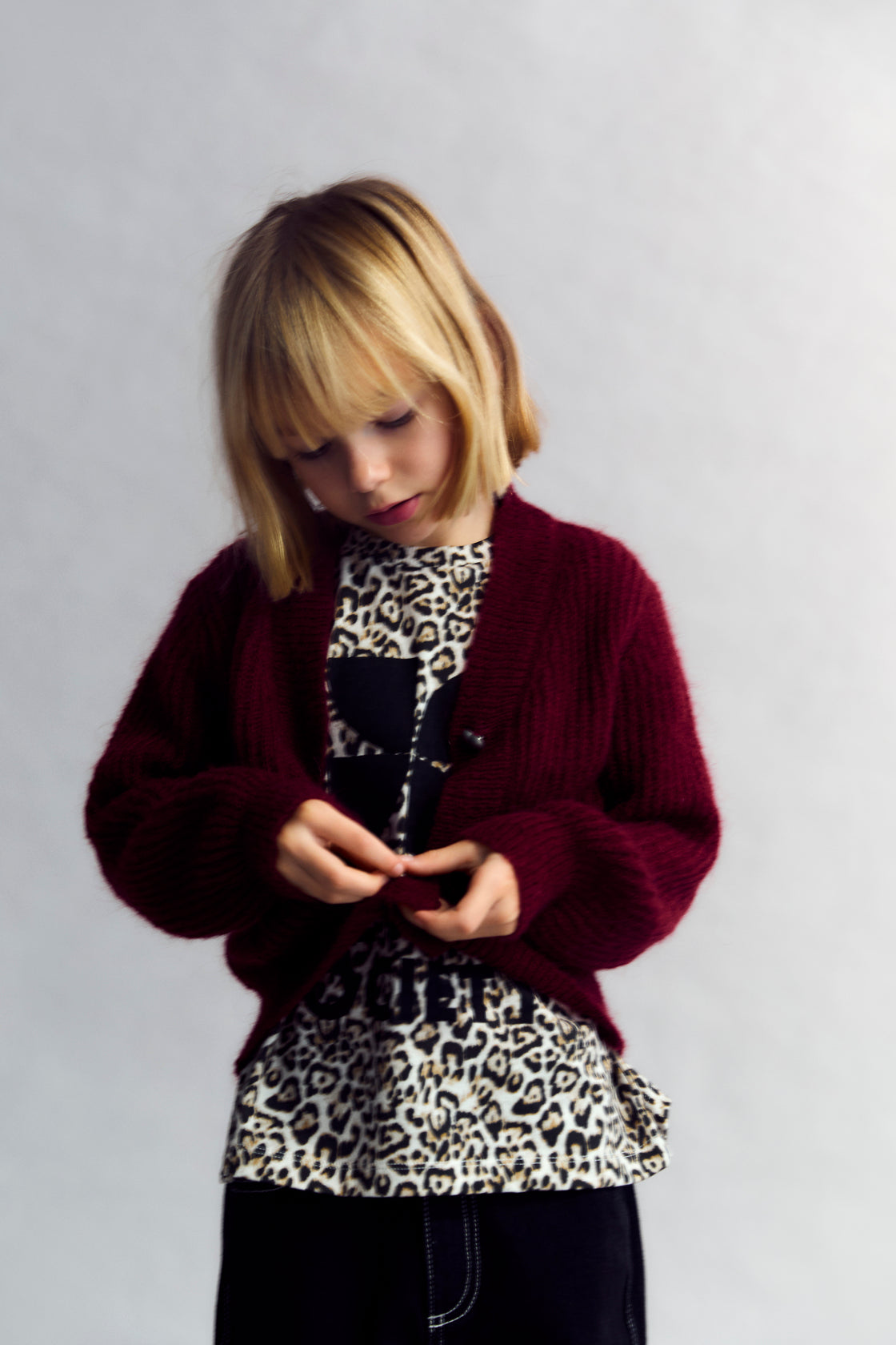 Fine rib knit mohair cardigan with a V-neck and original silver heart-shaped buttons. It pairs perfectly with matching knit leggings for a complete look.  It feautures a TNS embroidery on tone on hem rib.