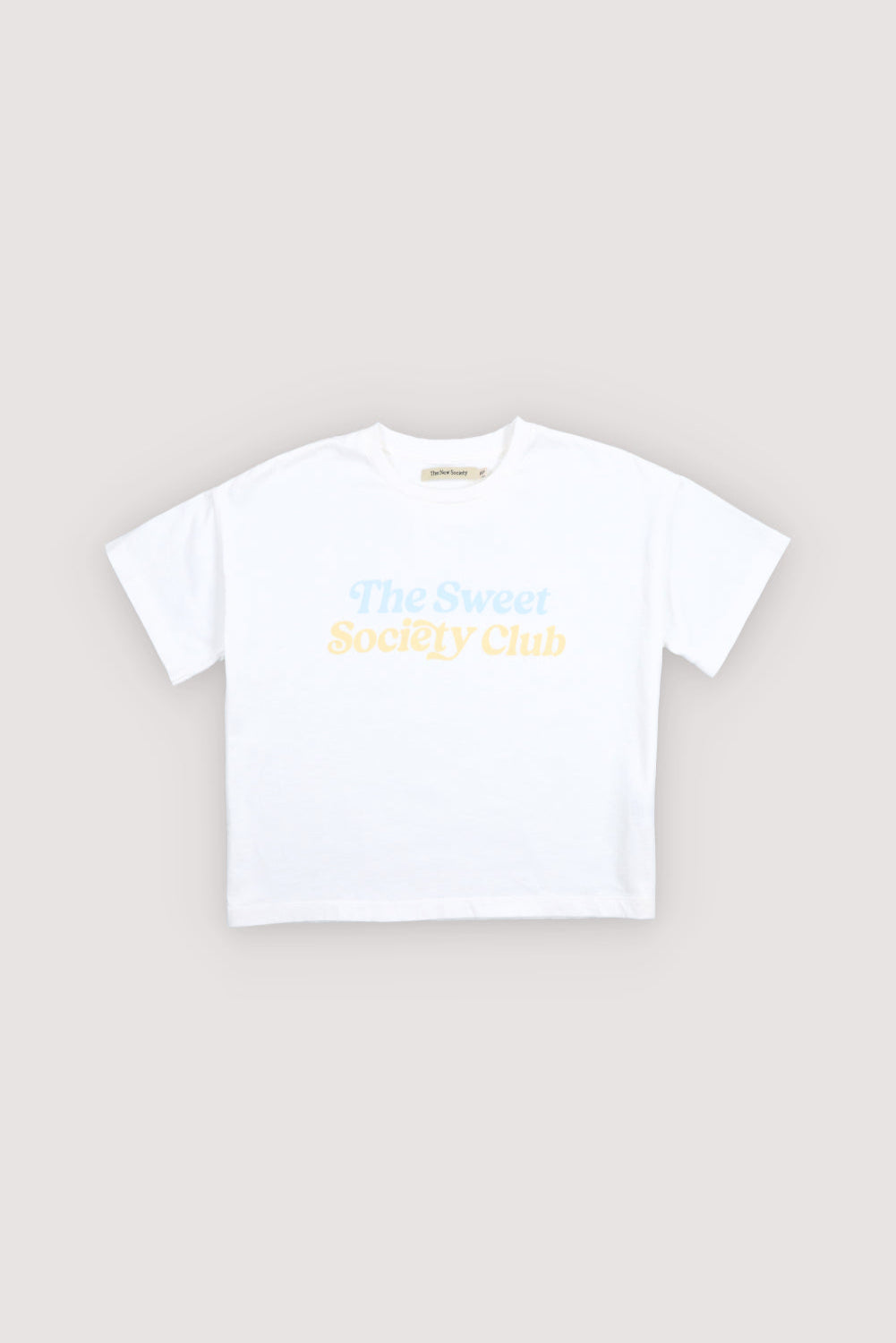 Teen basic T-shirt crafted from 100% cotton.