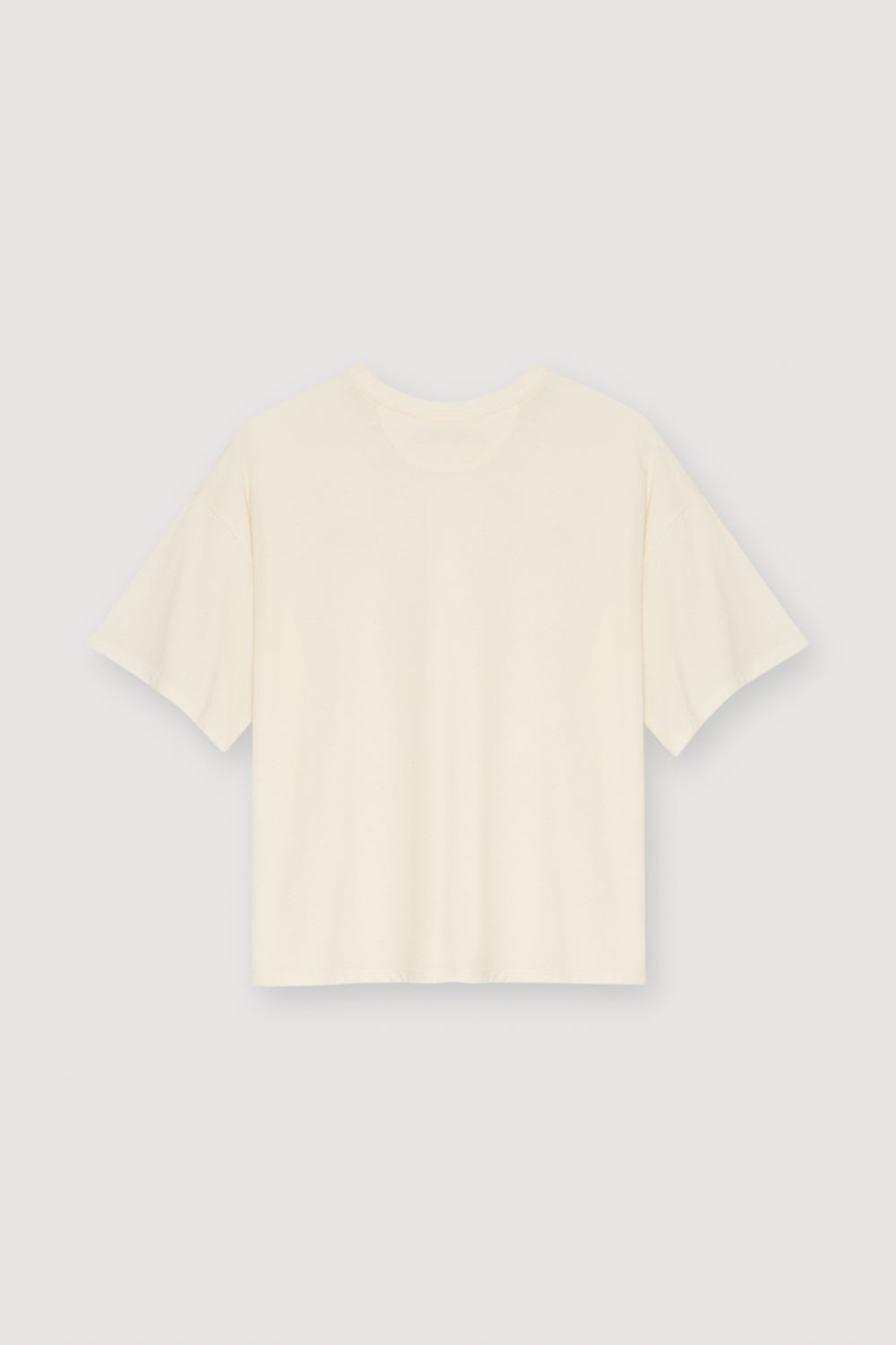 This cotton T-shirt in white features a subtle brand print on the chest for a clean, everyday look. The New Society . Woman Collecion AW25.