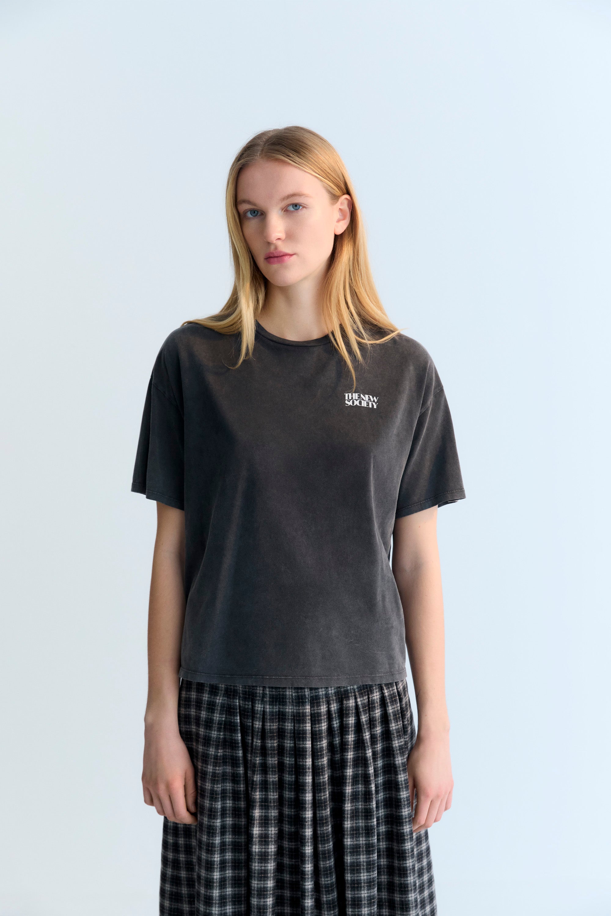 This cotton T-shirt in washed grey features a subtle brand print on the chest for a clean, everyday look.