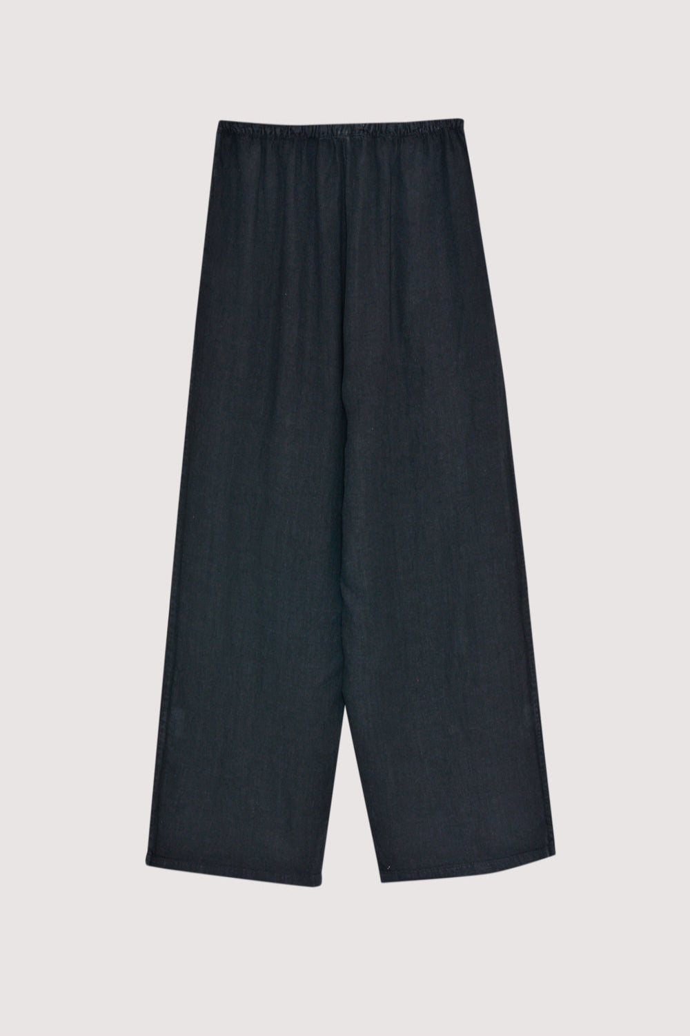 Linen trousers with a wide, cropped fit, crafted in soft, breathable linen. Features side pockets and a fine adjustable waistband with drawstring, perfect to pair with any piece from the collection