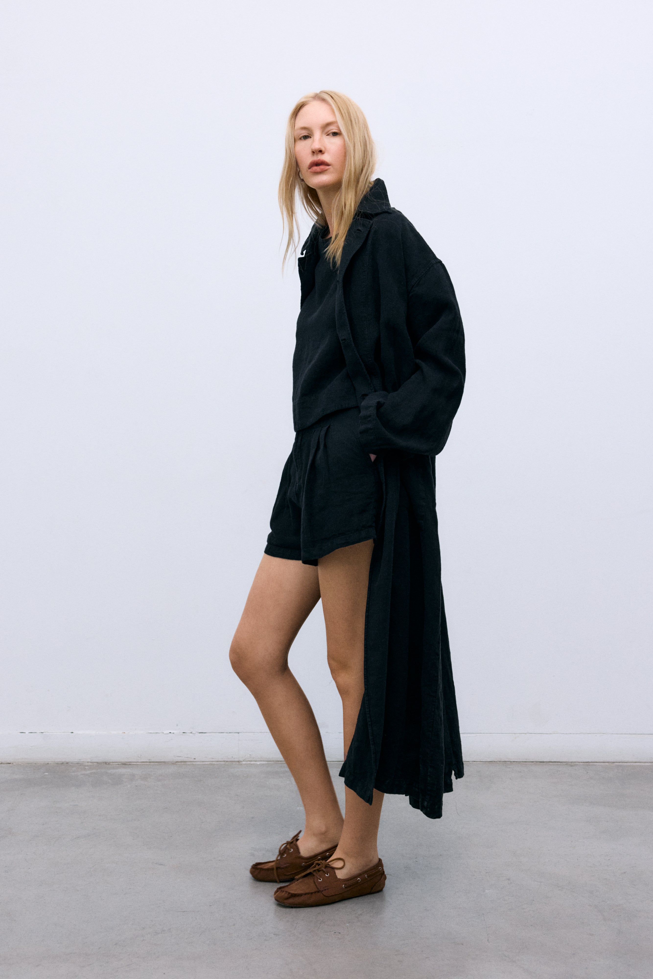 Linen top with a soft, delicate finish, crafted in Portugal. Features a back keyhole opening with button closure and is available in various colours, perfect to pair with other pieces from the collection.