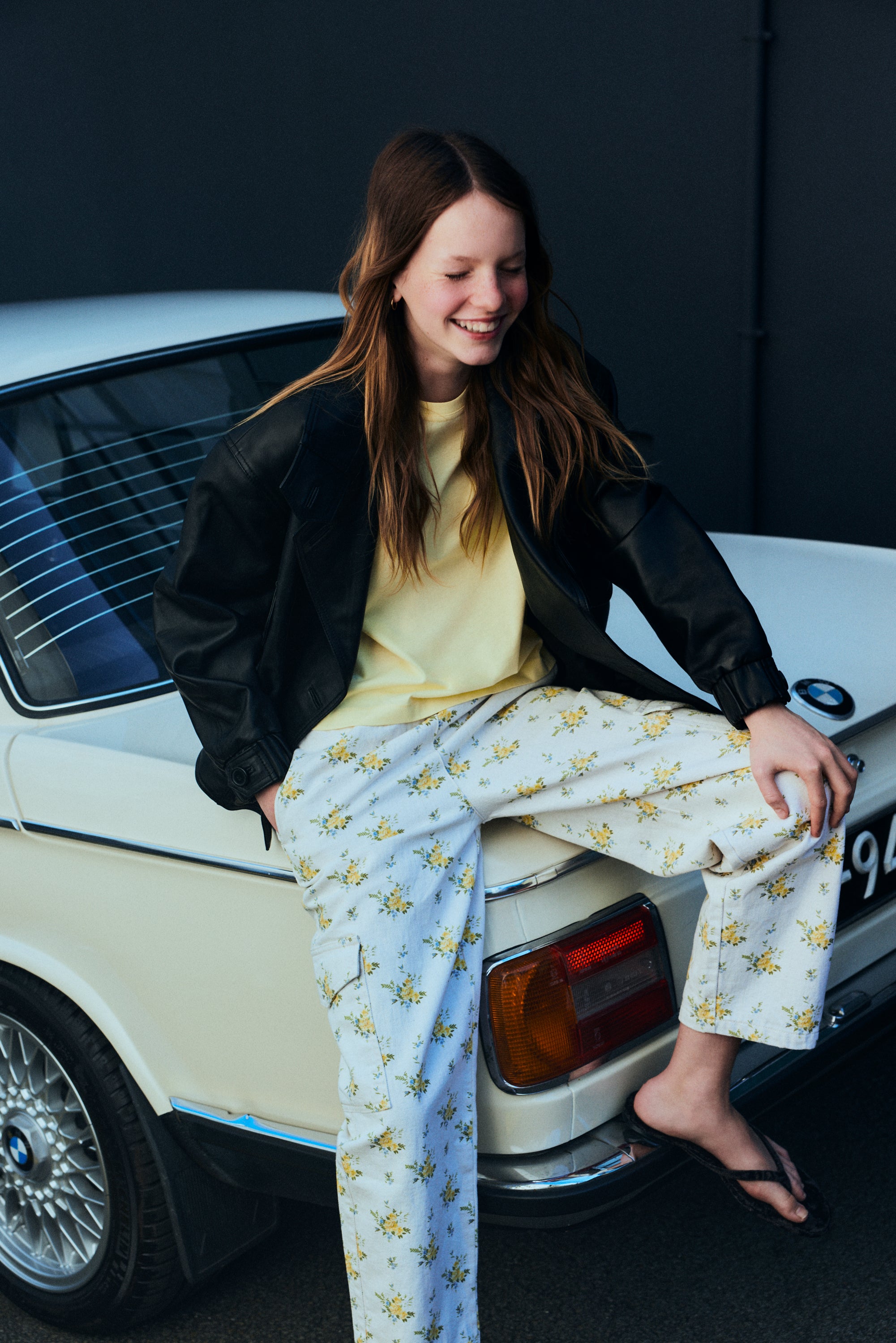 Teen cargo pants from the new collection crafted from organic denim cotton with one of the most beautiful floral prints of the season.