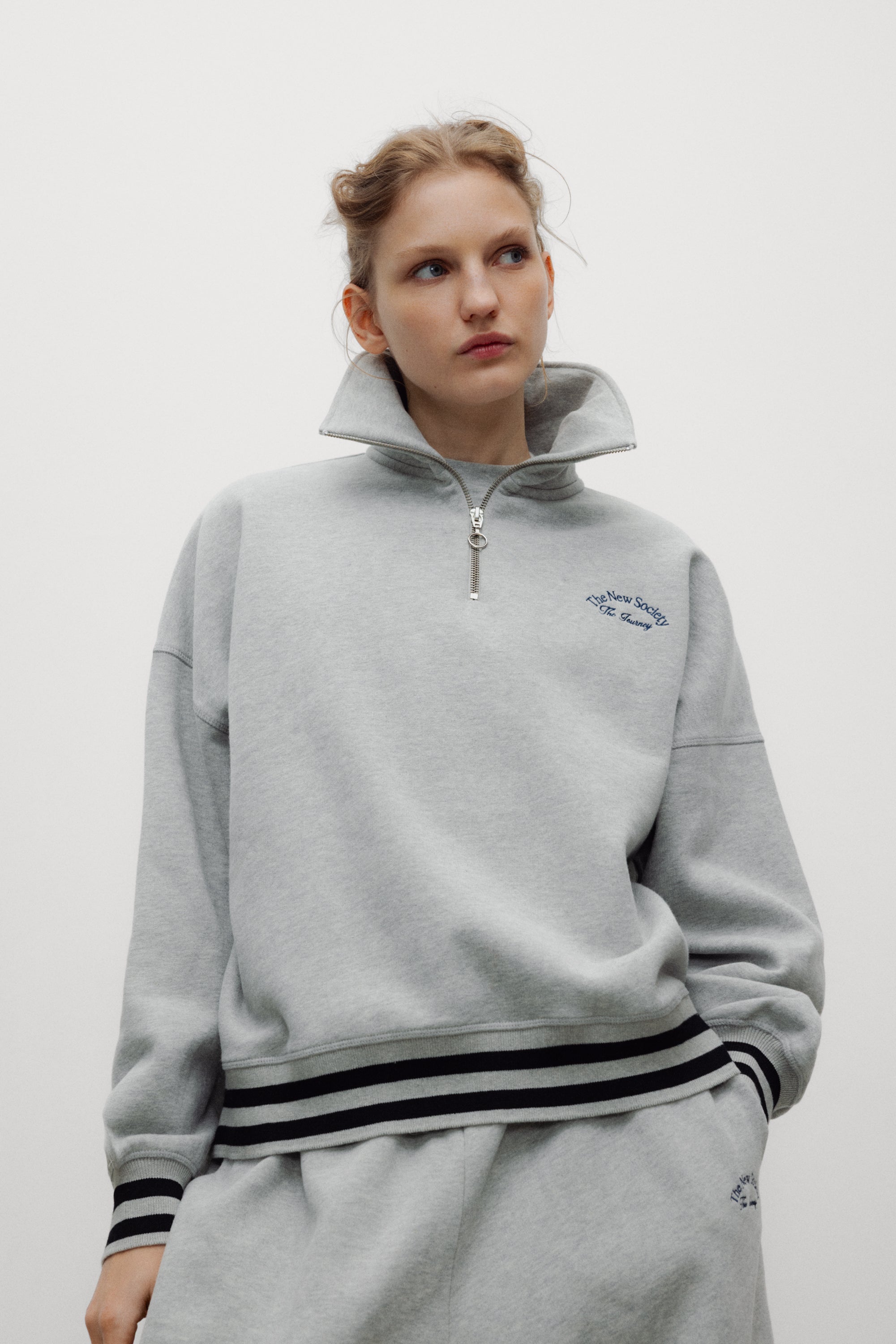 Mochi Woman Poloshirt Hellgrau Melange
