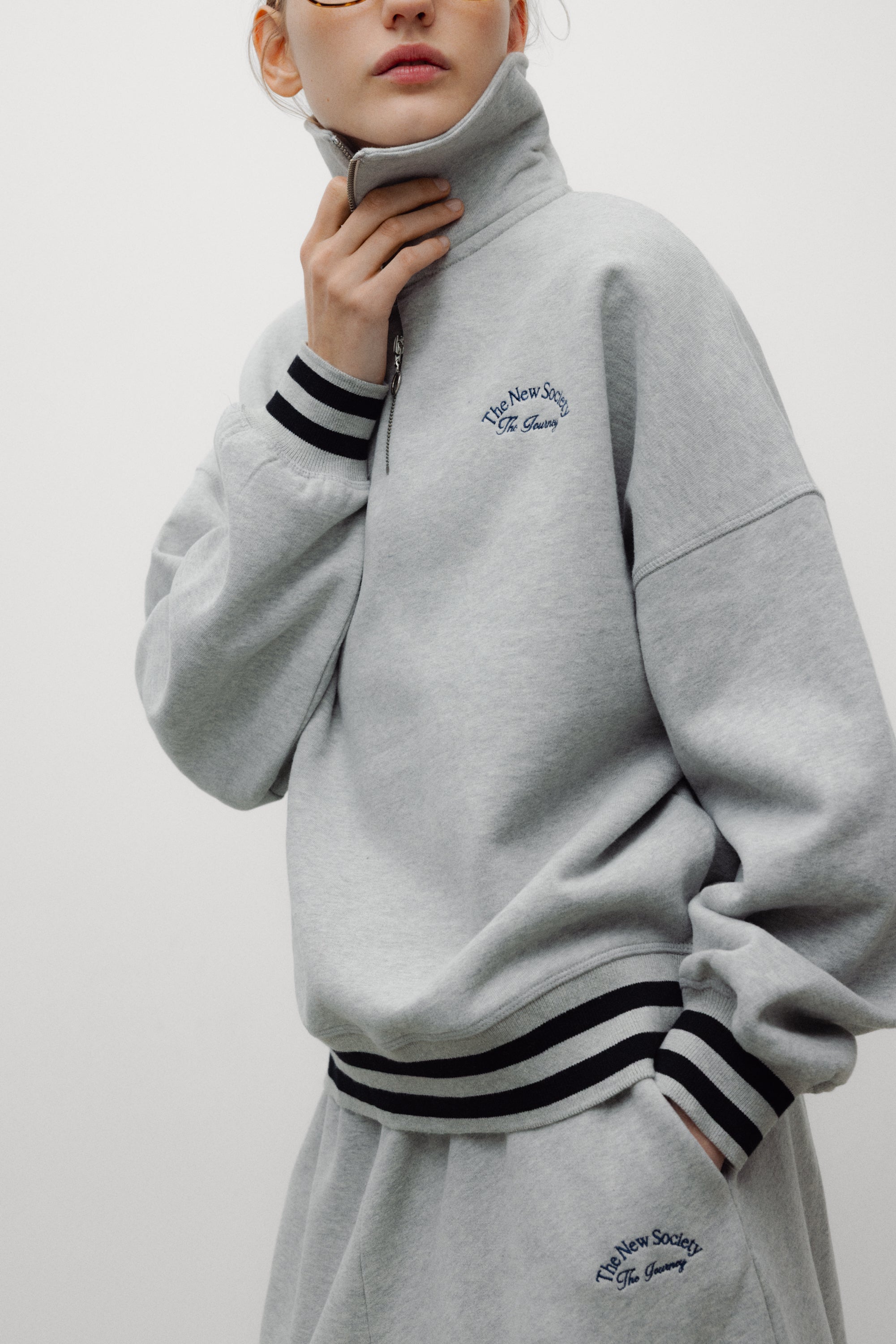 Mochi Woman Poloshirt Hellgrau Melange