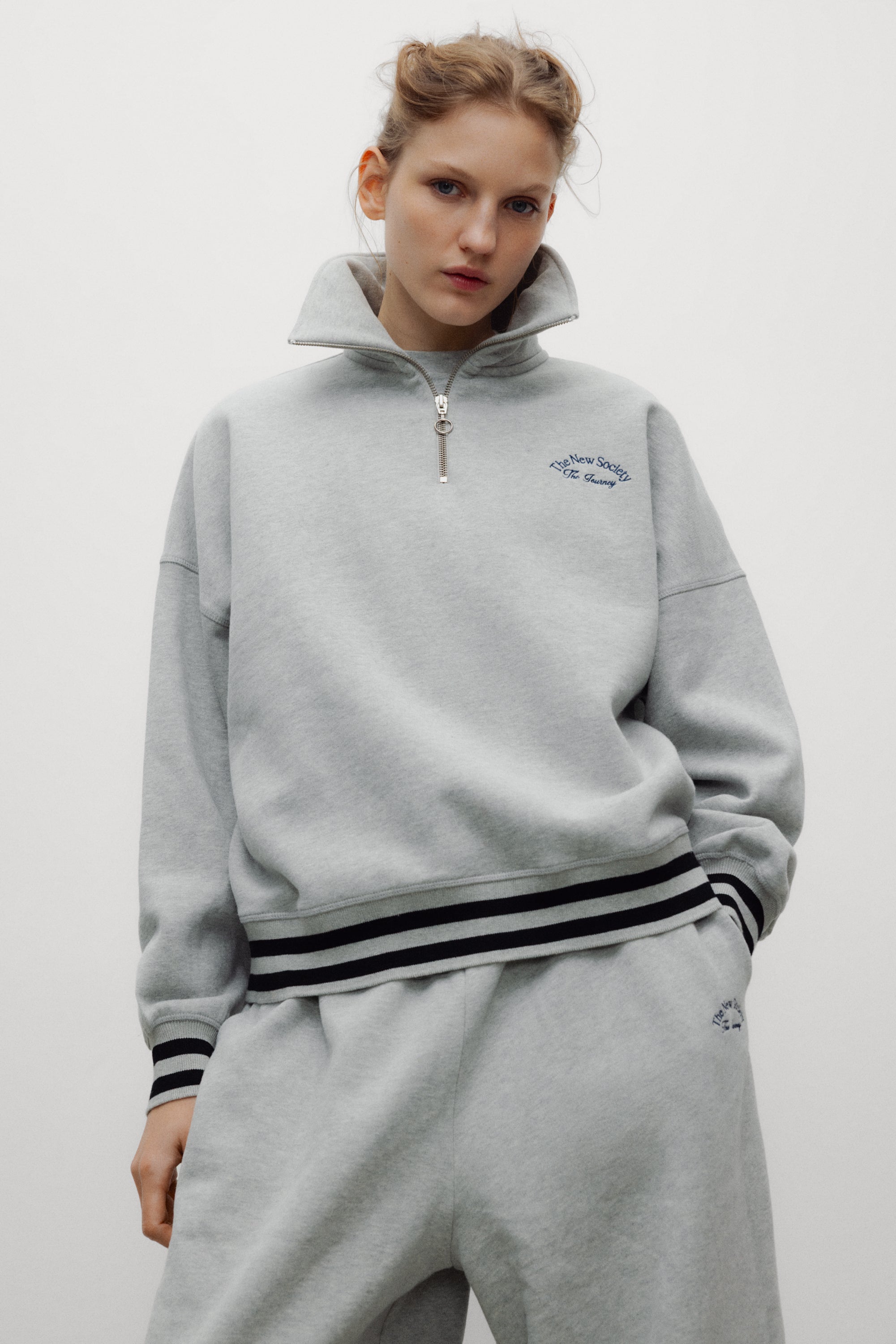 Mochi Woman Poloshirt Hellgrau Melange