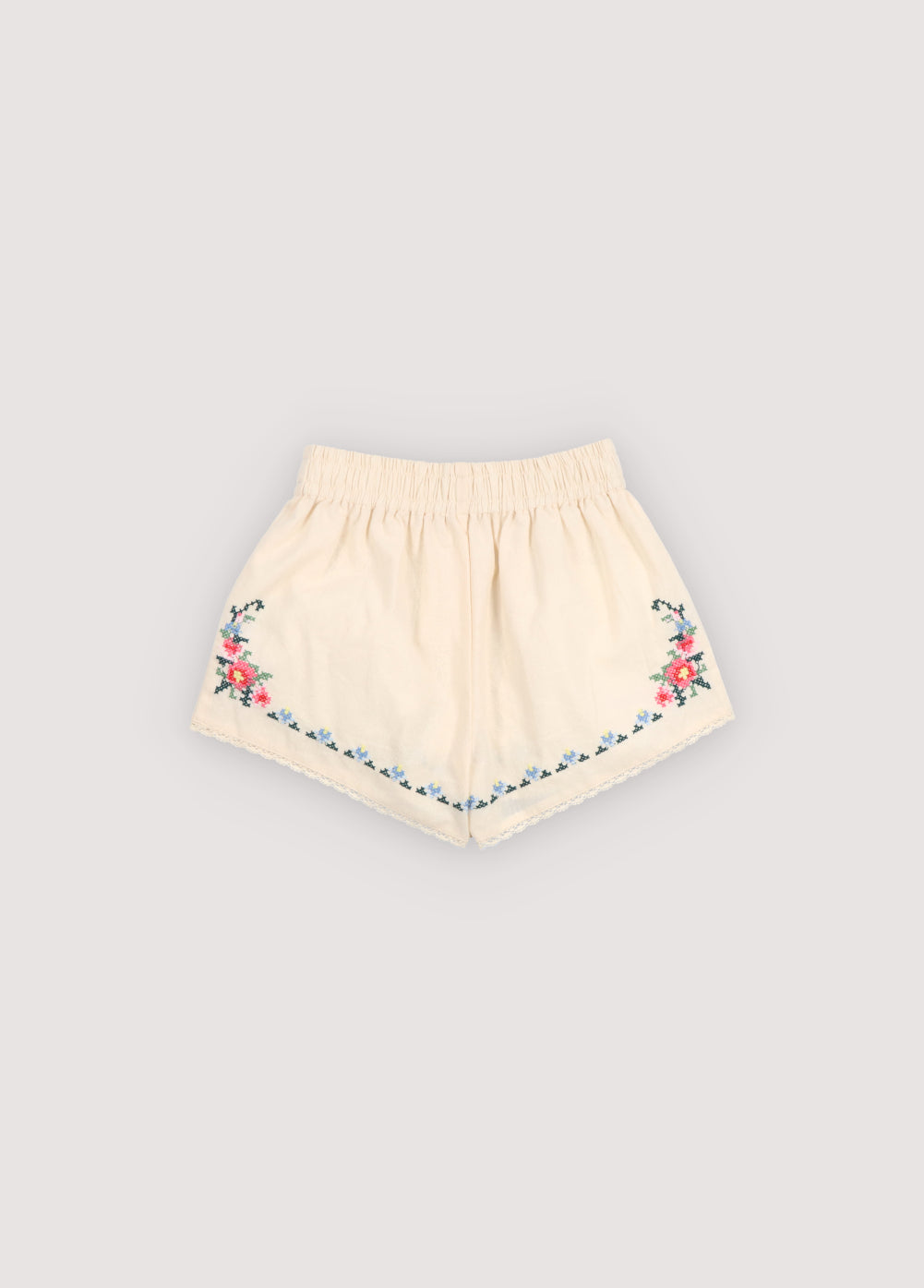 Shorts in soft cotton featuring a comfortable elastic waistband and beautiful embroidered details that add a delicate, handcrafted touch.