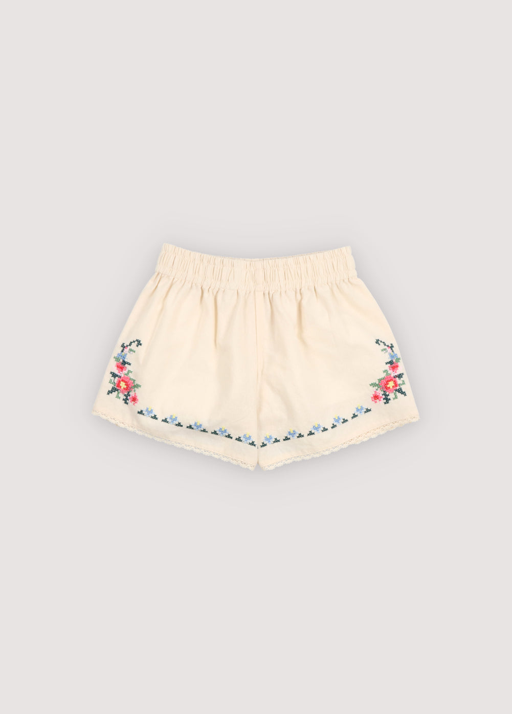 Shorts in soft cotton featuring a comfortable elastic waistband and beautiful embroidered details that add a delicate, handcrafted touch.