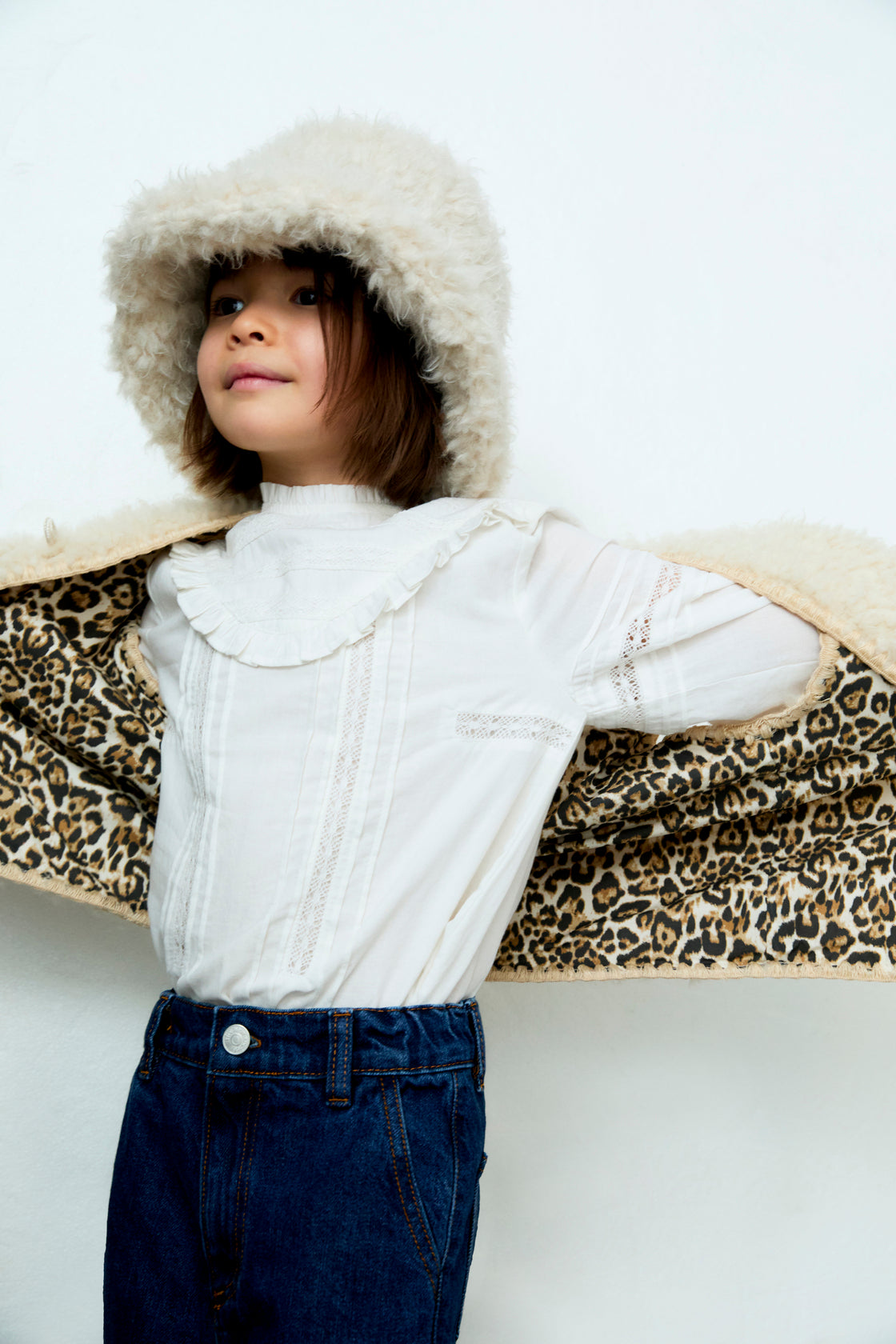 Waistcoat with stitching details and a front closure with original toggles. It has an interior lining with a leopard print detail.