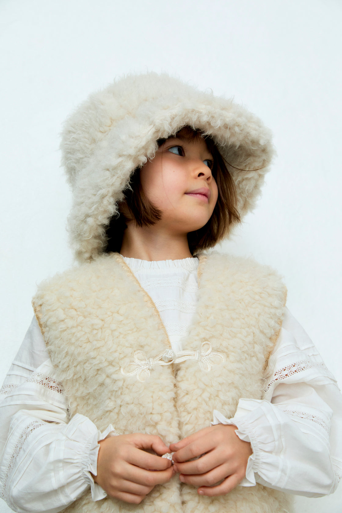 Waistcoat with stitching details and a front closure with original toggles. It has an interior lining with a leopard print detail.