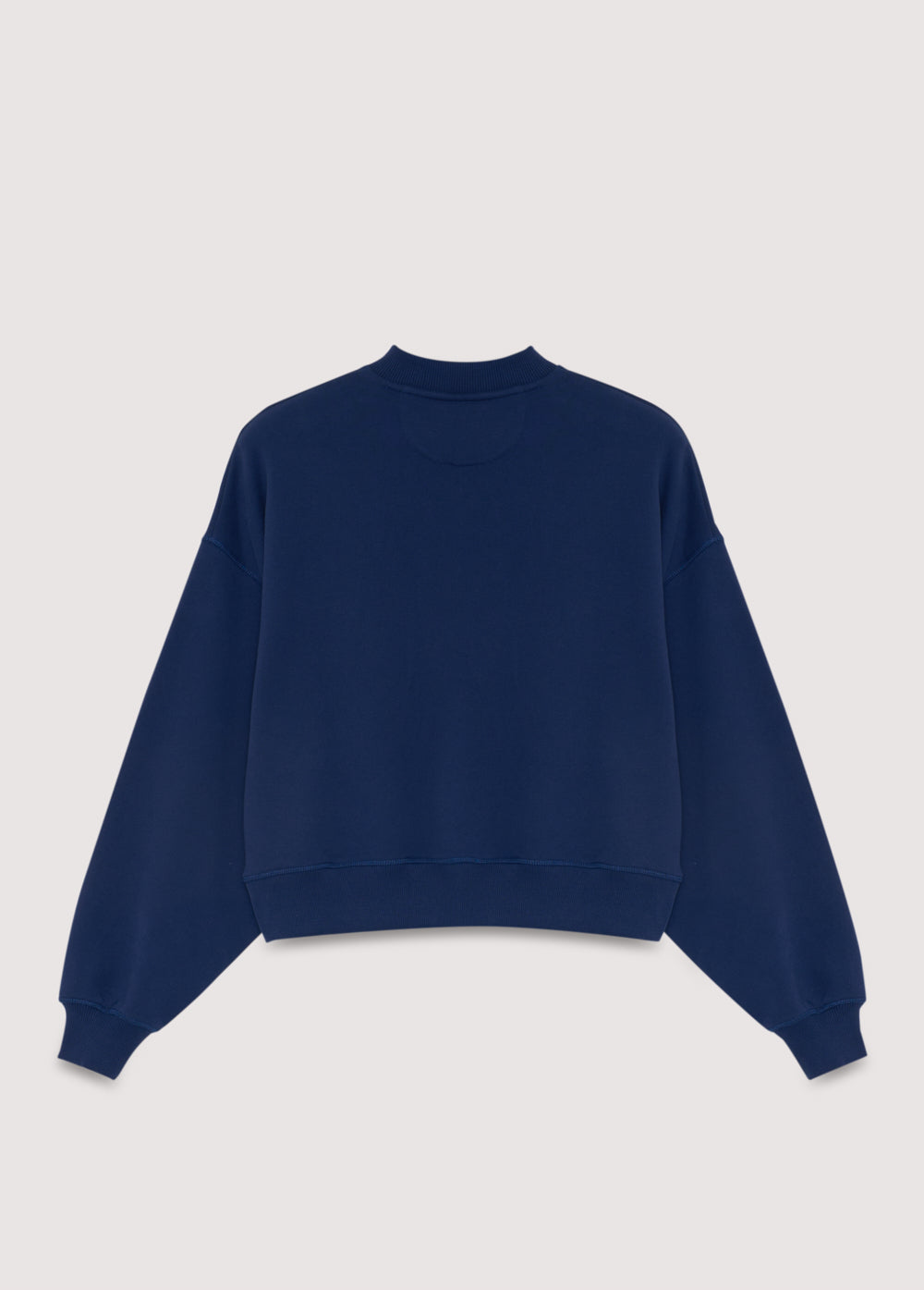 Crop-style sweatshirt with a ribbed high neck and a NOWHERE print detail on the front. Brushed on the inside and outside.