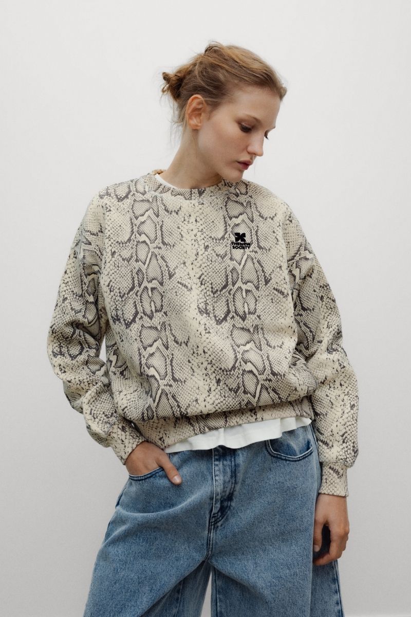 The TNS Logo Woman Sweatshirt combines everyday comfort with a bold contemporary attitude.