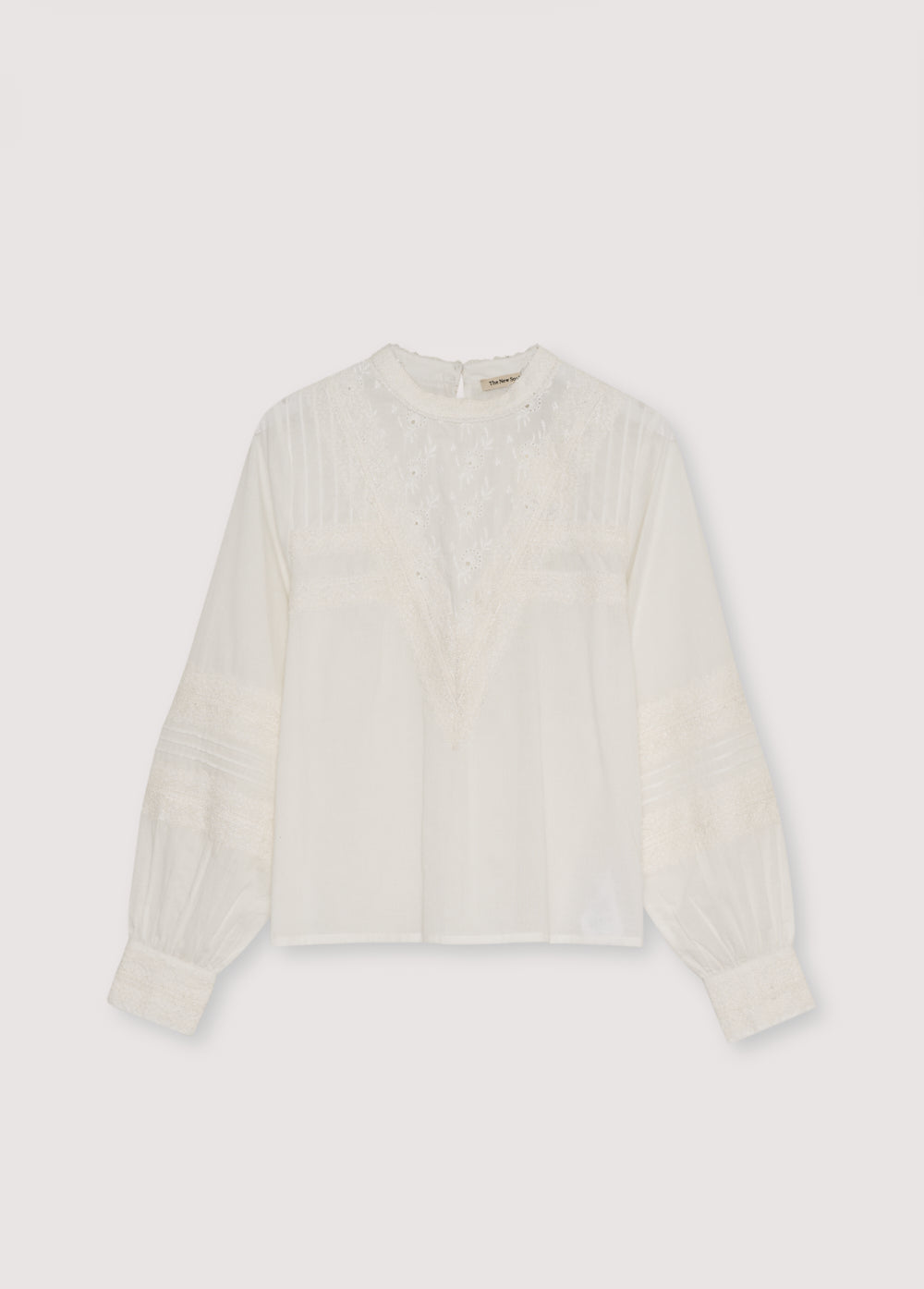 Cambric blouse with elegant lace details at the front and sleeves. It features a back opening with a keyhole and button. Available in two colors.