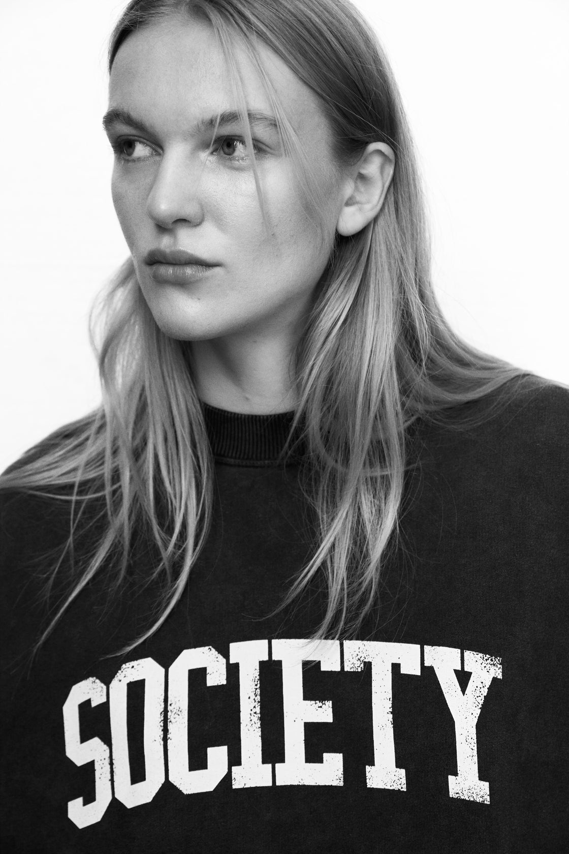 Oversized washed grey sweatshirt with a contrasting SOCIETY print on the front. Brushed on the inside and outside.