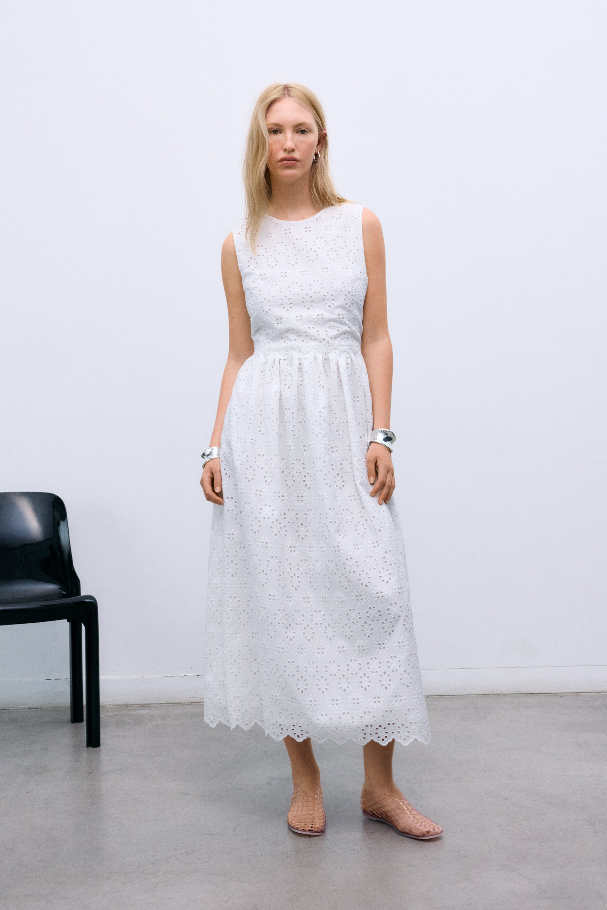 Long dress crafted in embroidered cotton for an elegant yet effortless summer look.