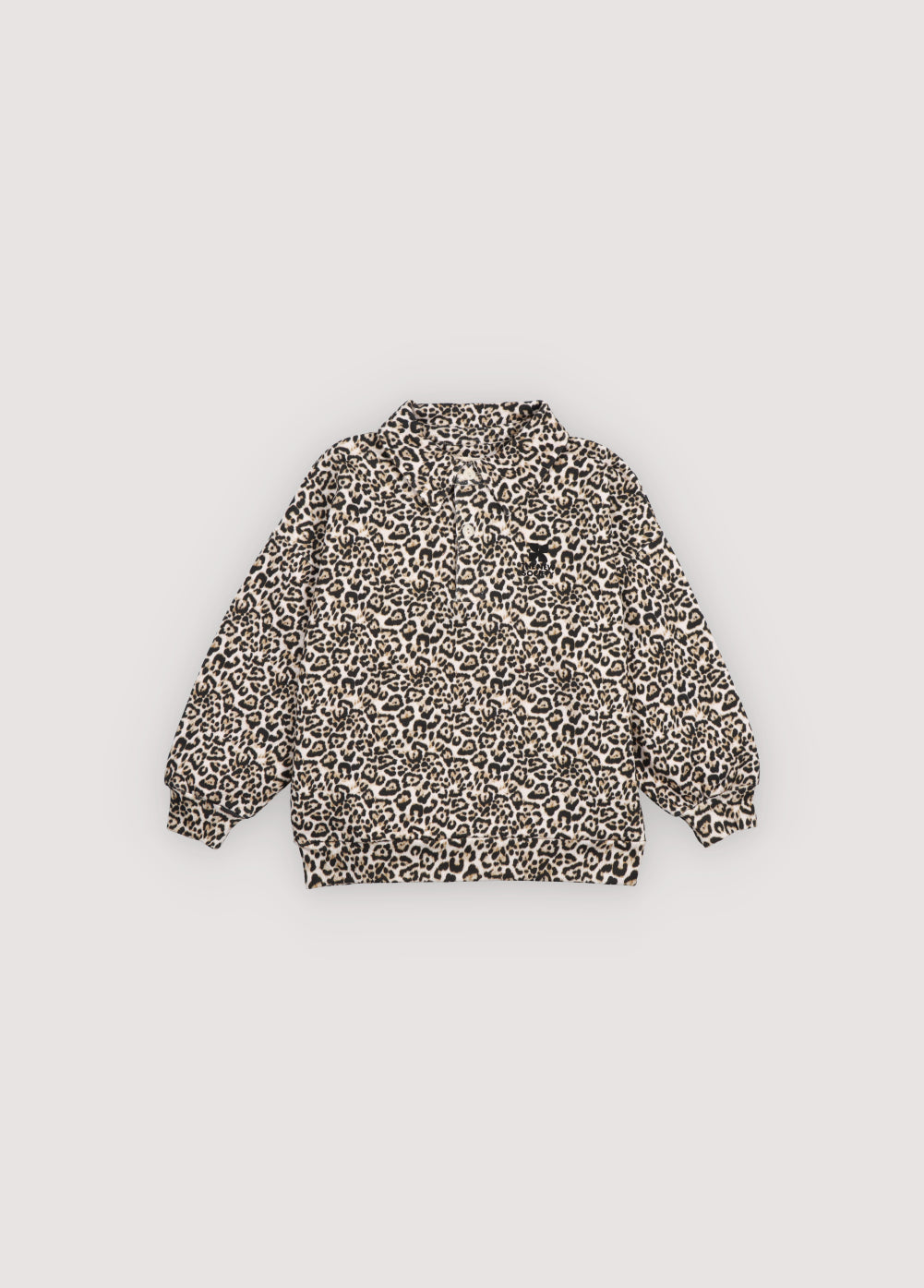 Fleece polo with a brand print detail on the chest and a front opening with a placket and tone-on-tone buttons. Perfect for creating a complete look with the skirt and t-shirt.