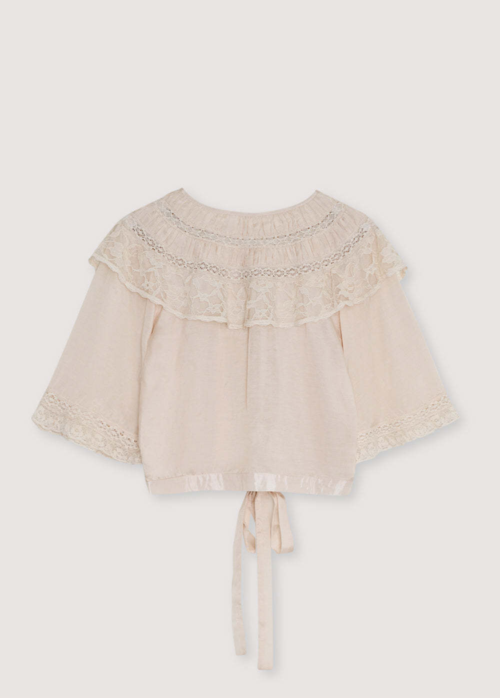 Chemisier en soie et viscose avec détails en dentelle élégants et délicats, avec ouvertures sur le devant et fermetures à nouer qui ajoutent une touche raffinée et féminine.