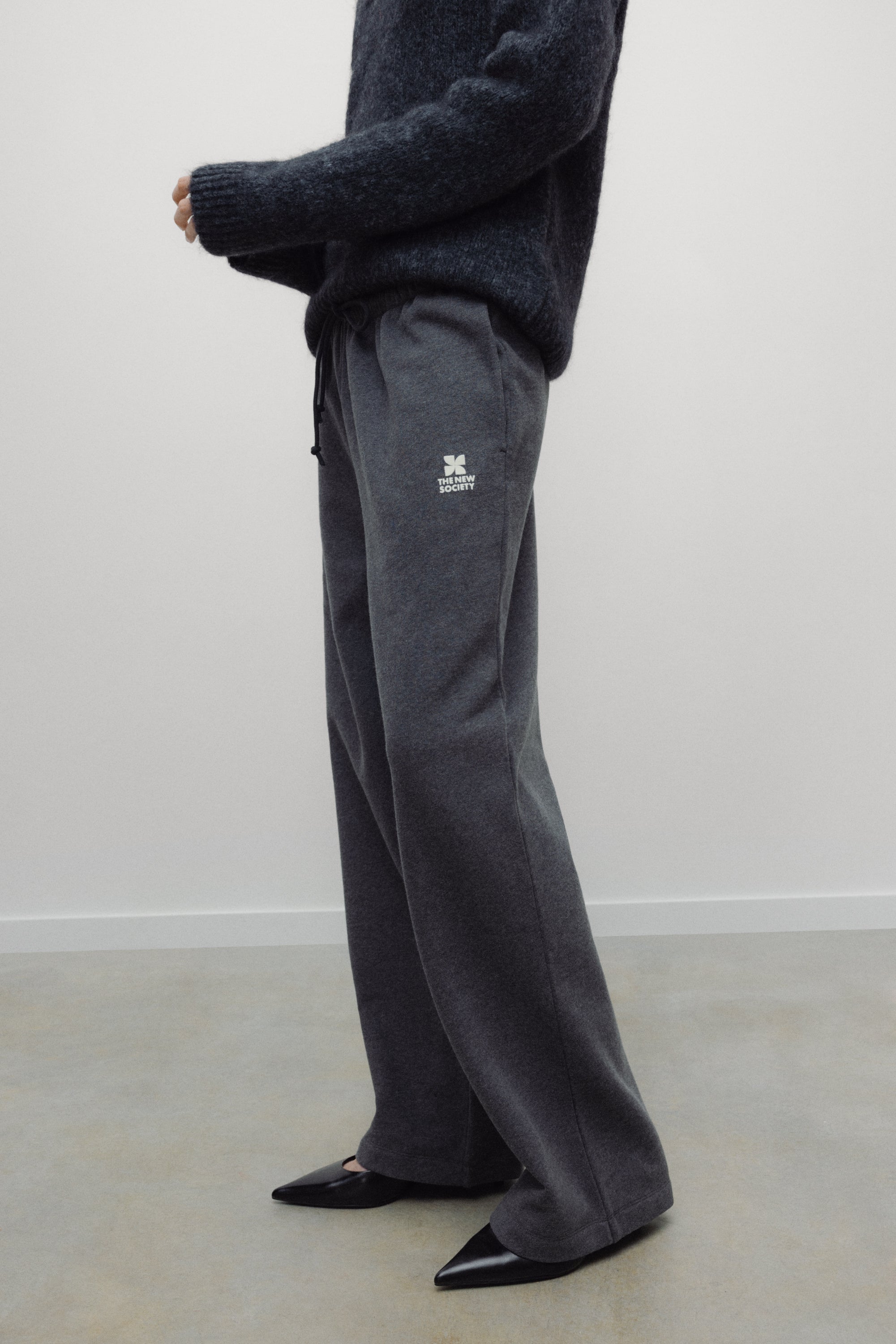 TNS Logo Woman Jogging Dark Grey Melange