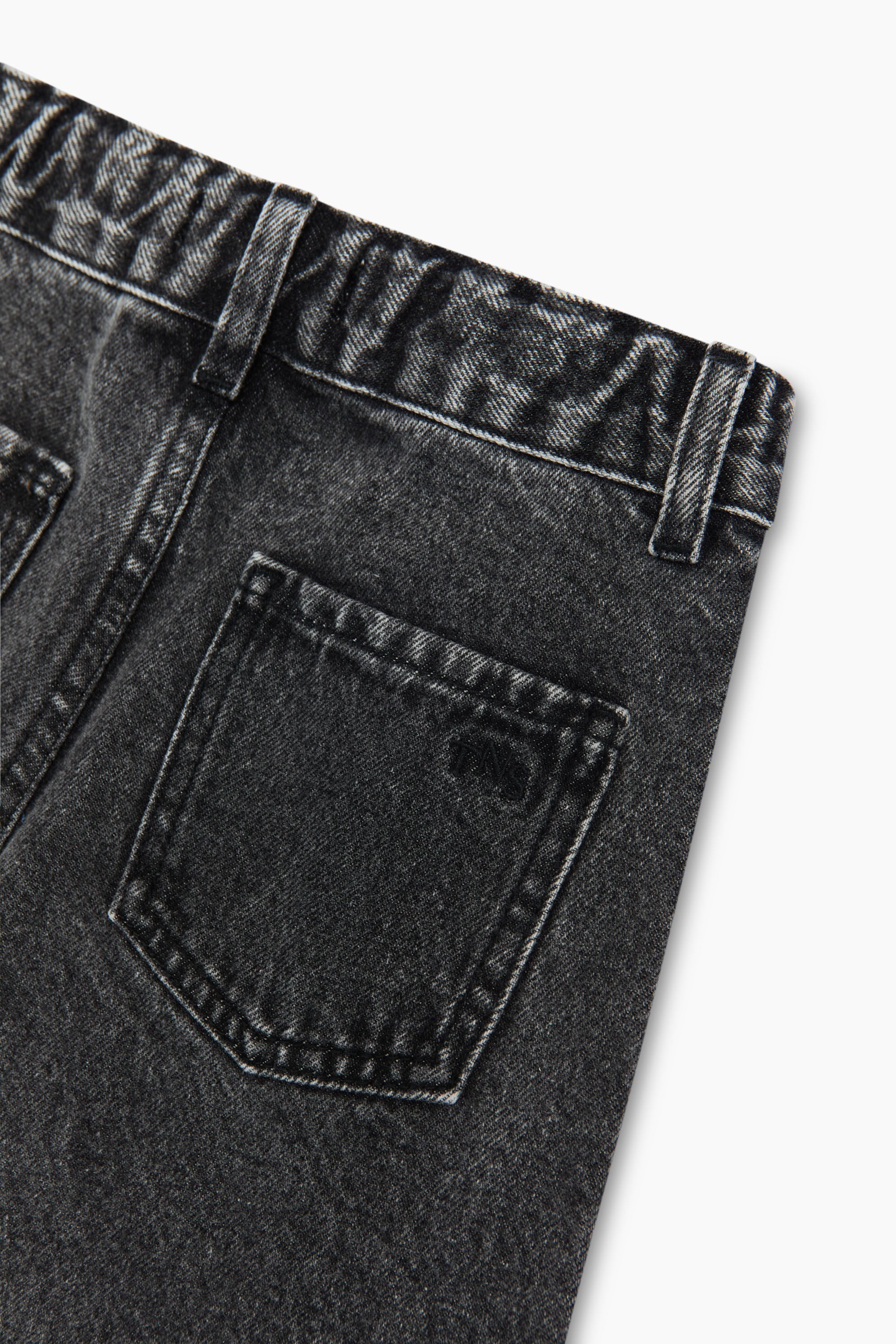 Pantalón vaquero torcido TNS