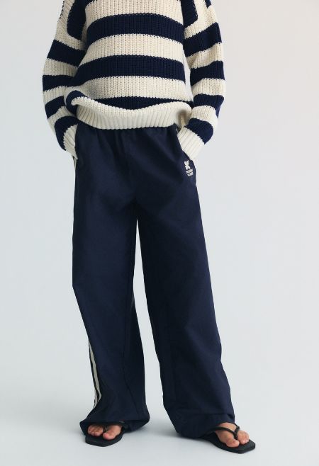 A new season essential and proven bestseller, these joggers are crafted from 100% technical fabric with a wide fit for maximum comfort.