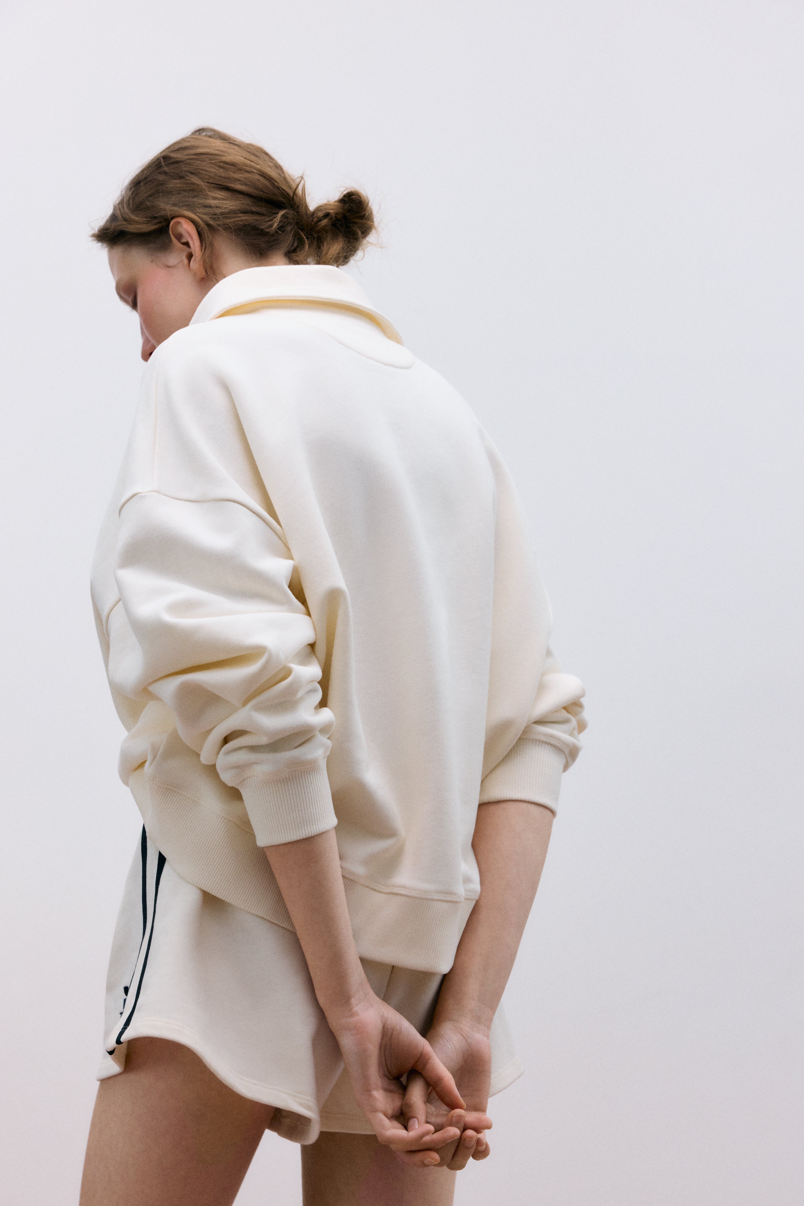 Women’s long fit shorts in soft cotton fleece, designed for comfort and an easy everyday style