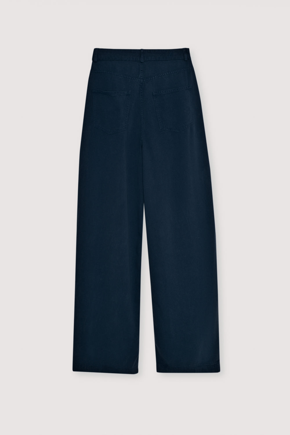 One of our bestsellers, these straight-leg Tencel trousers feature elegant pleat details and are available in three versatile colors. Pair them with the matching shirt for a complete, coordinated look.