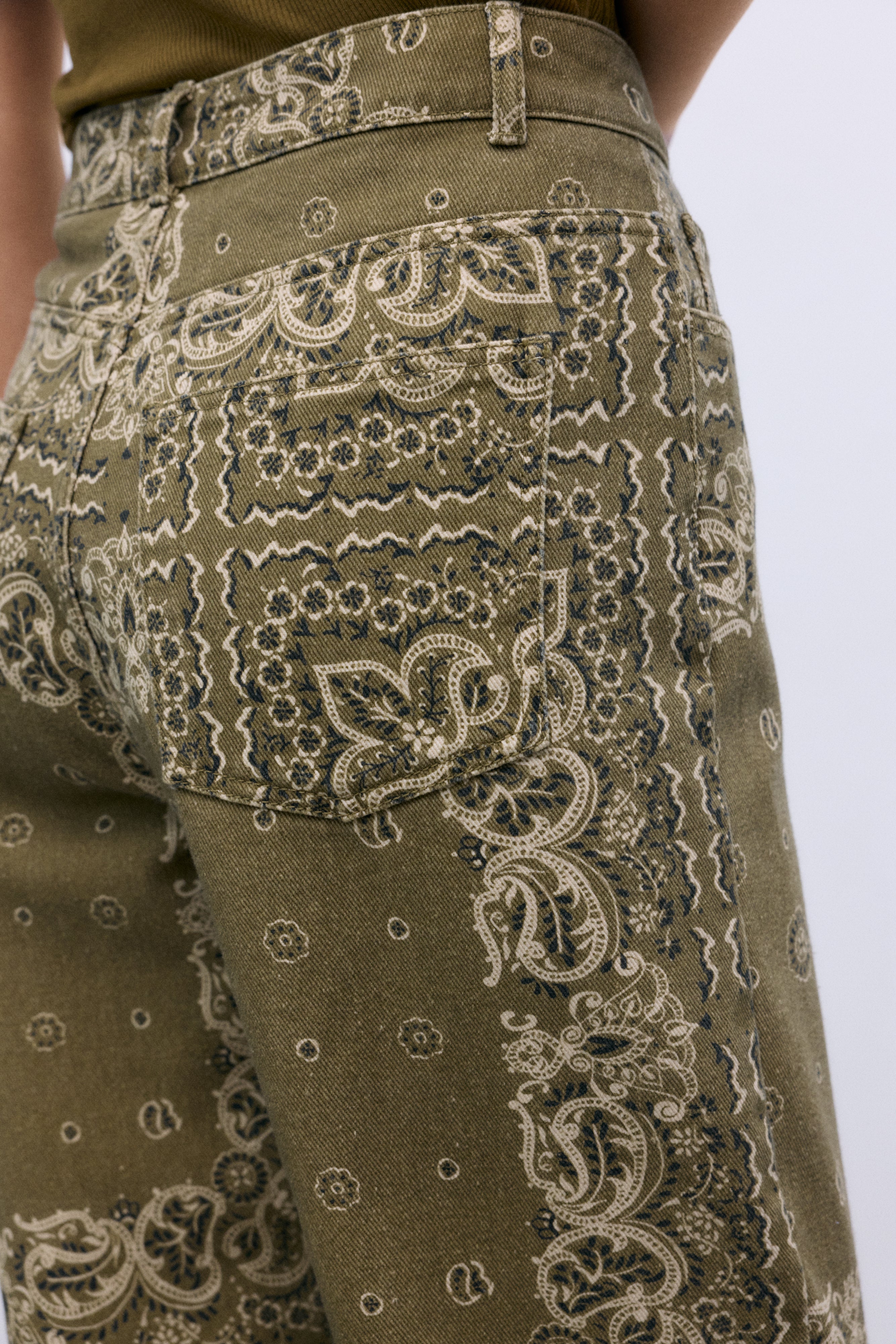 Regular-fit denim pants crafted from BCI cotton, featuring a stylish bandana-inspired print.