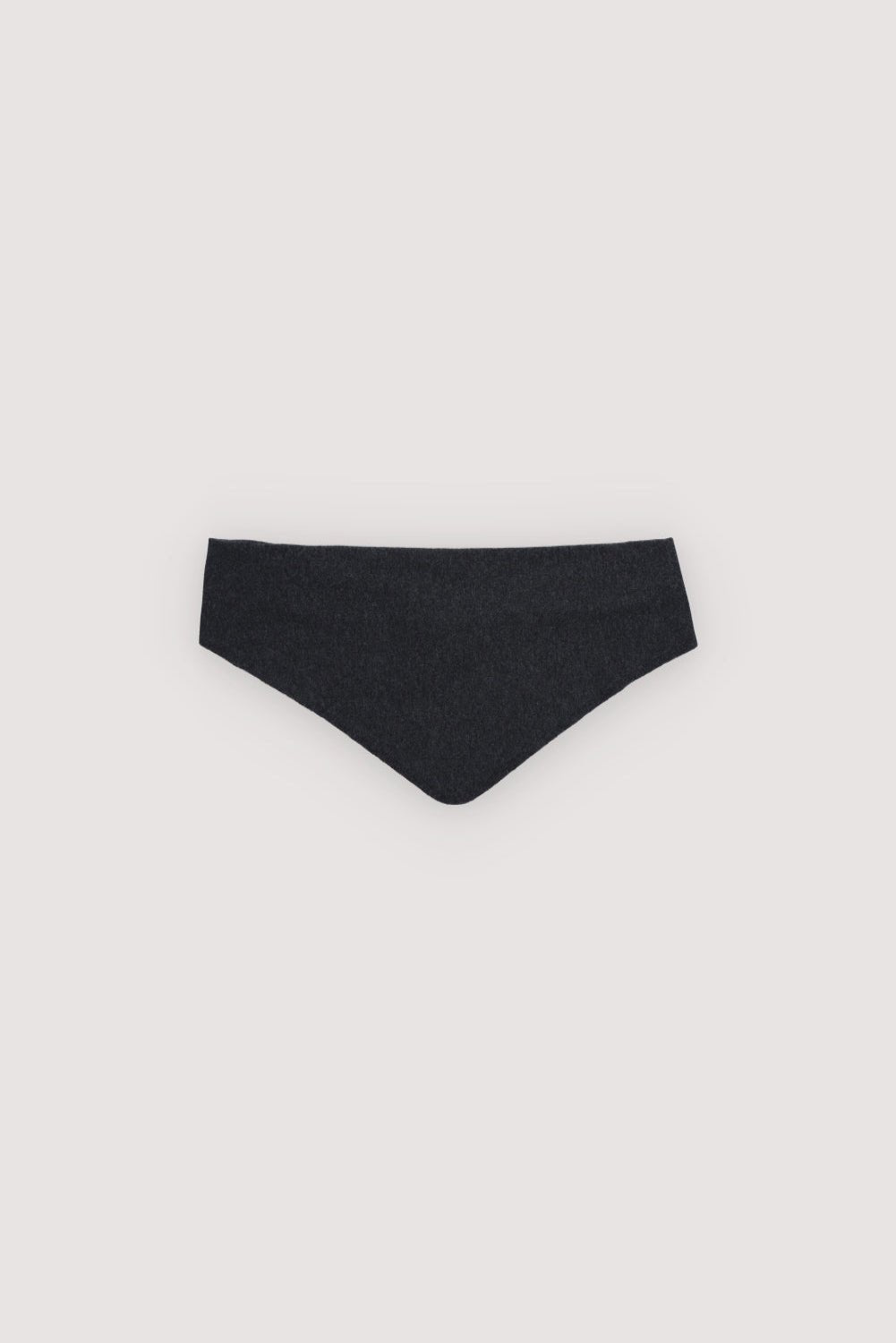 Triangular scarf for women made of cashmere and wool. Perfect for elevating any look.