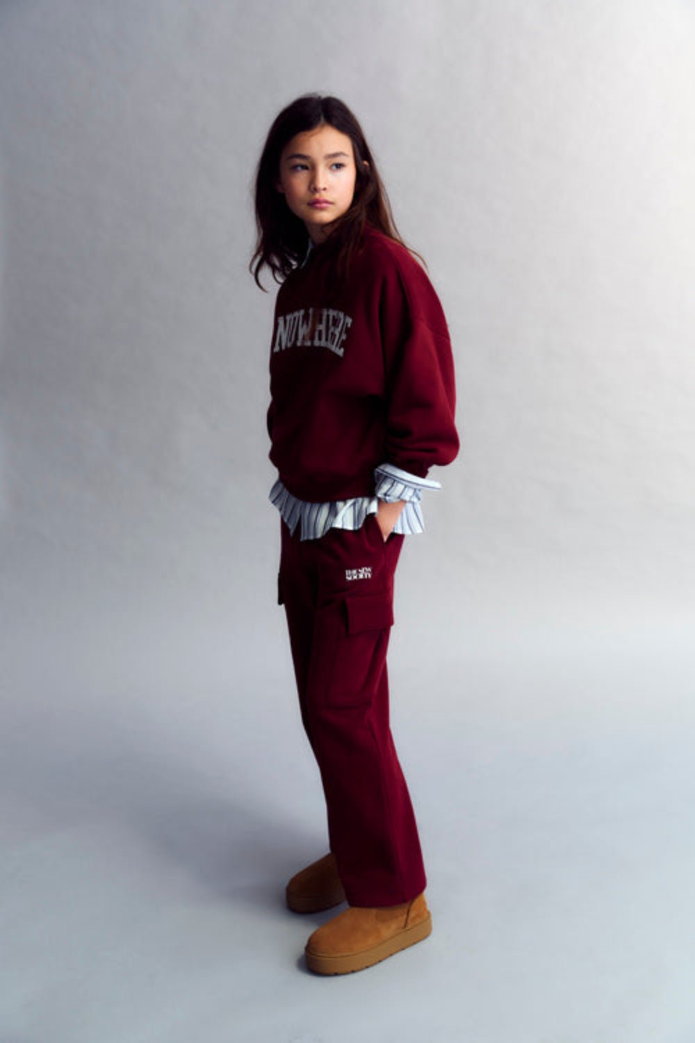 Straight-leg fleece joggers with an elastic waistband and two cargo-style pockets. Brushed on the inside and outside.