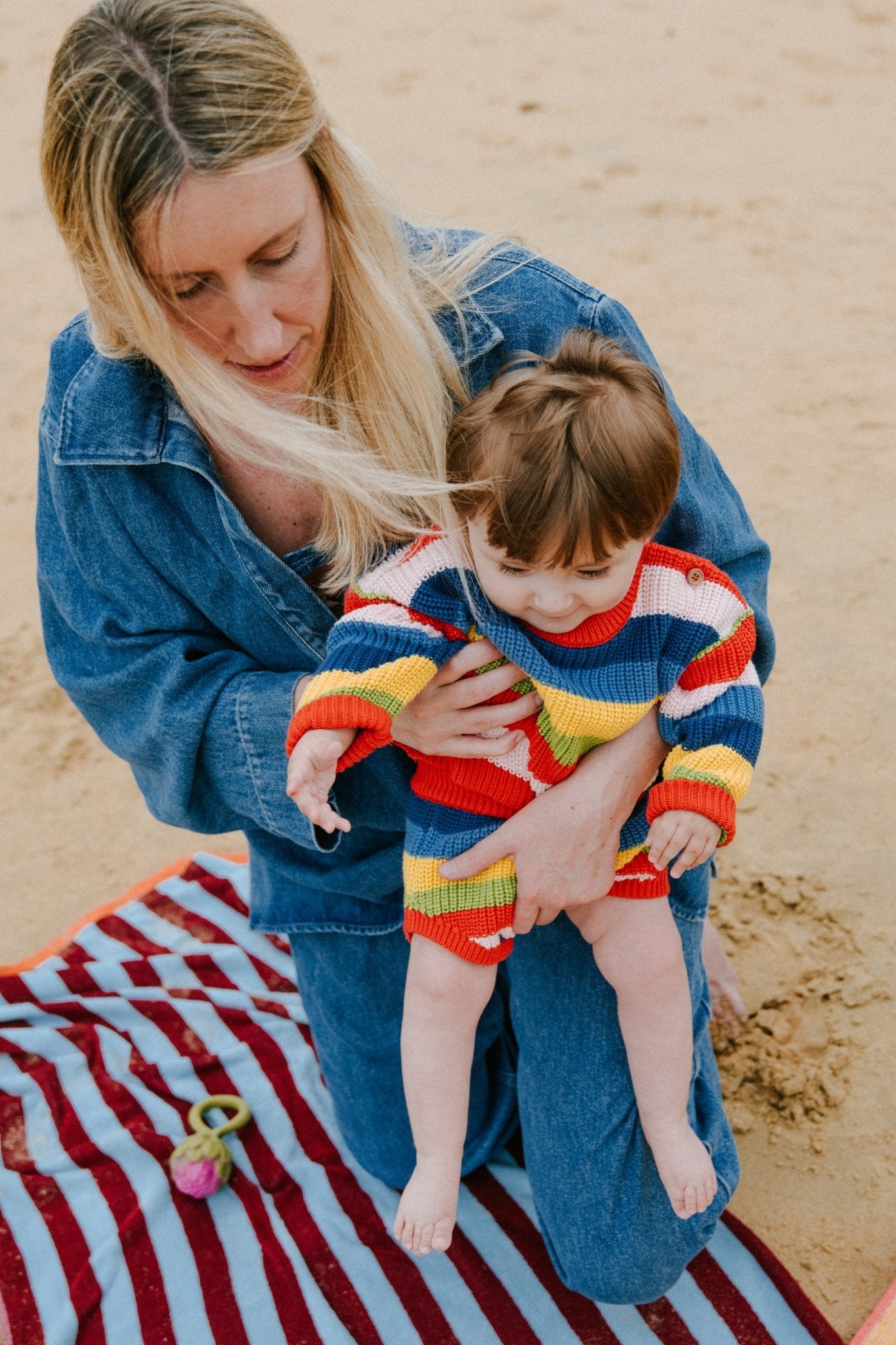 Babypullover aus 100 % Bio-Baumwolle in unserem klassischen, leichten Strick, perfekt für den Sommer