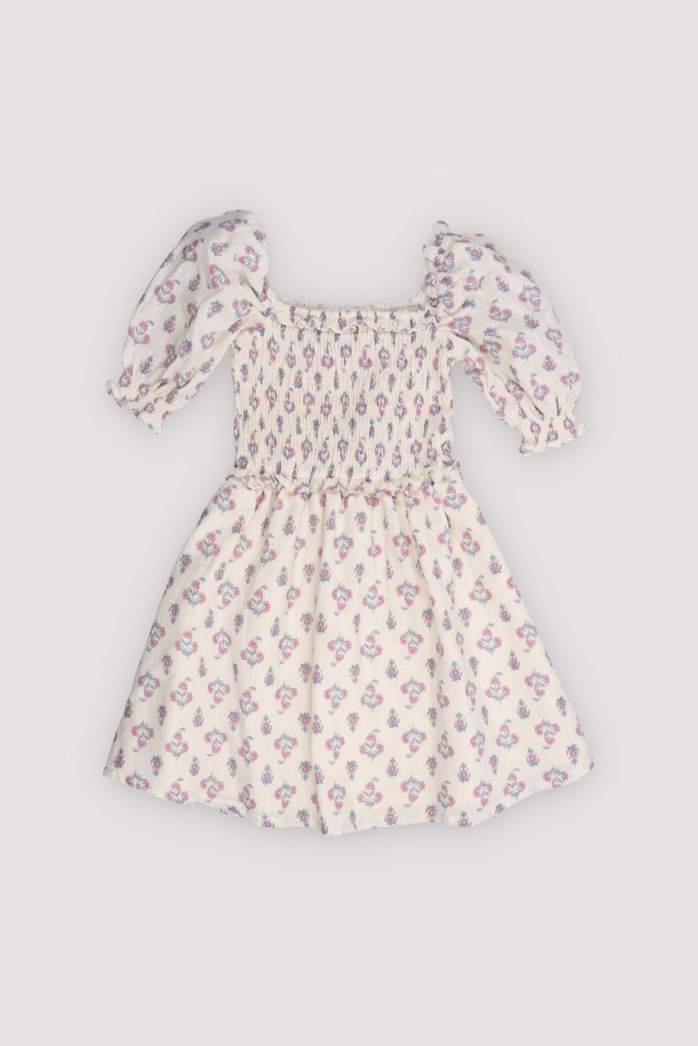 Vestido en suave 100 % algodón con un encantador estampado de foca, corpiño fruncido y falda con volantes de doble capa.