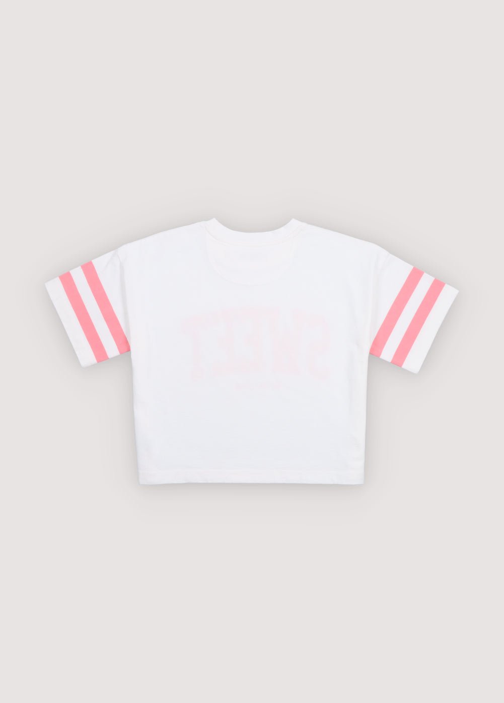 Weiches Crop-T-Shirt aus Baumwolljersey mit kontrastierenden Drucken an den Ärmeln und einem „SWEET„Druck auf der Vorderseite für einen verspielten, modernen Look.