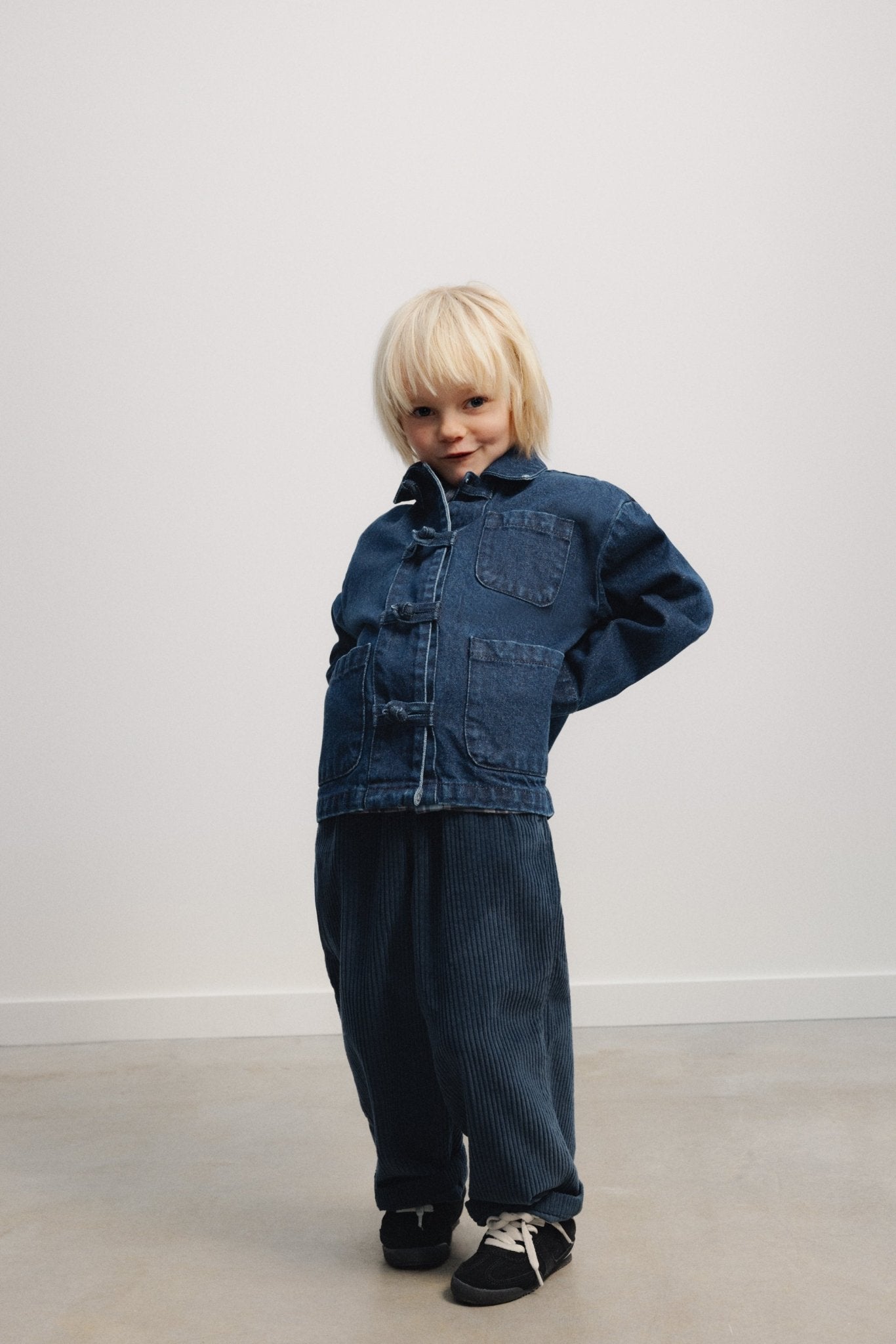 Elio Corduroy Trouser Black Iristrousers