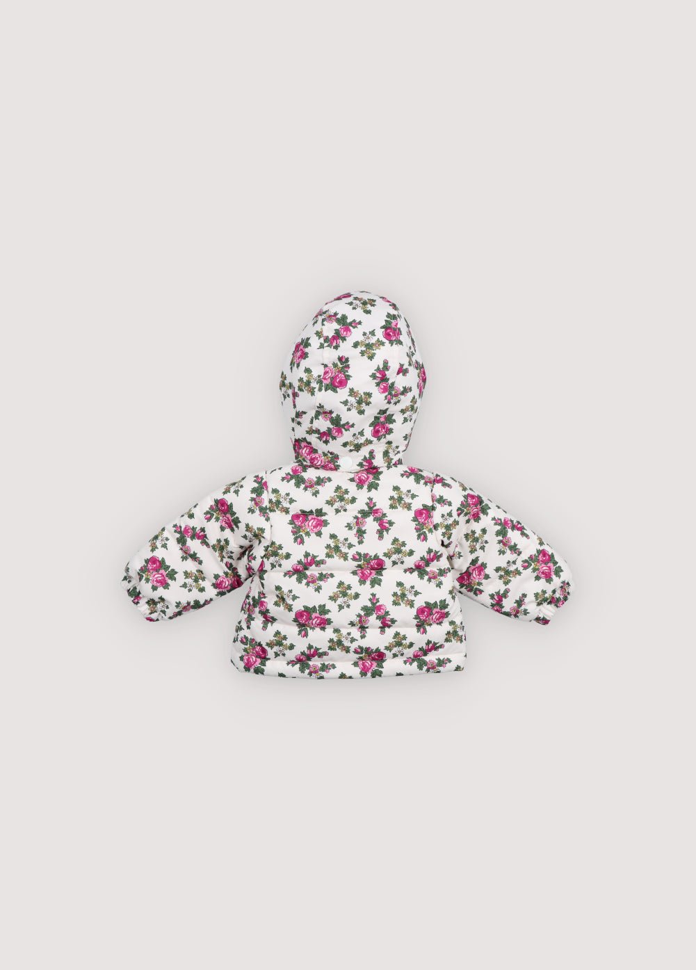 Veste de qualité supérieure avec un bel imprimé coloré. Il présente une capuche amovible et une ouverture sur le devant avec boutons-pression et fermeture éclair ton sur ton. 