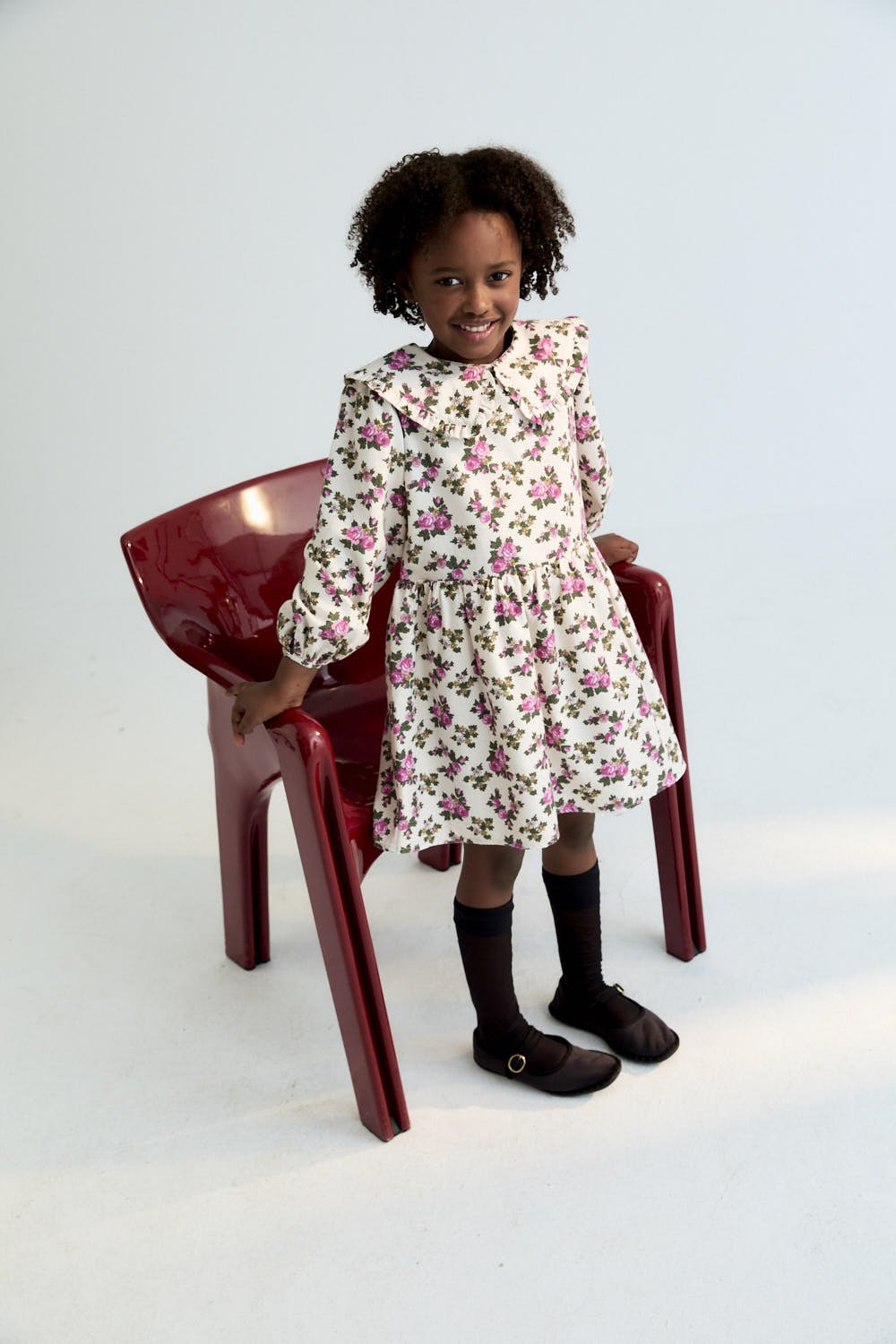 This dress in soft flannel features the delicate Elyse Print, a subtle floral pattern that adds a timeless touch. 