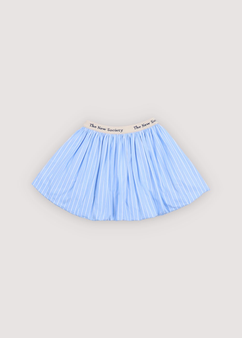 Voluminous balloon skirt with a comfortable elastic waistband featuring our logo, designed to create a playful and distinctive silhouette. 