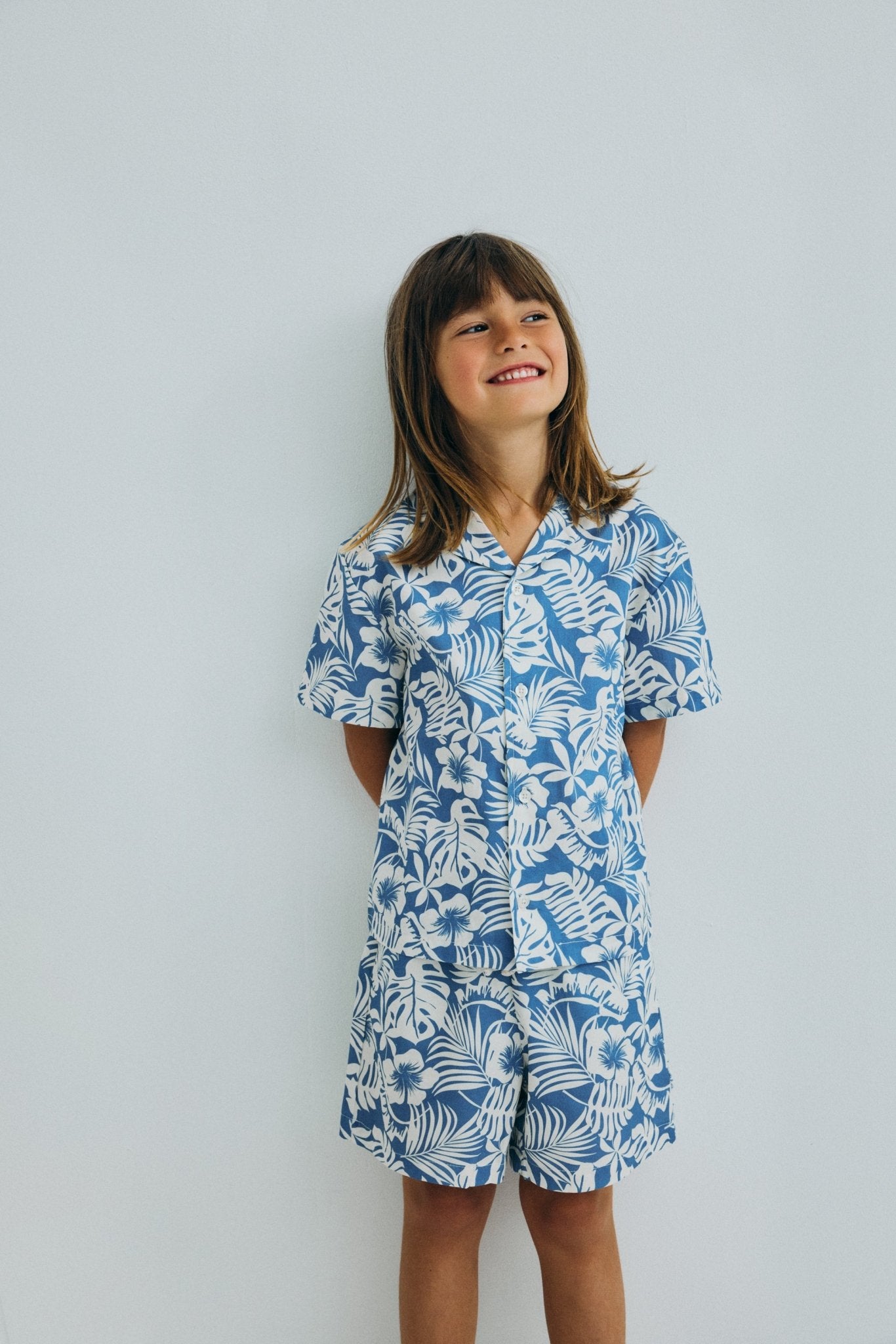 Dieses Kurzarmshirt für Kinder ist aus weicher, atmungsaktiver Baumwolle gefertigt und sorgt dafür, dass sich die Kleinen an den wärmeren Tagen wohlfühlen.