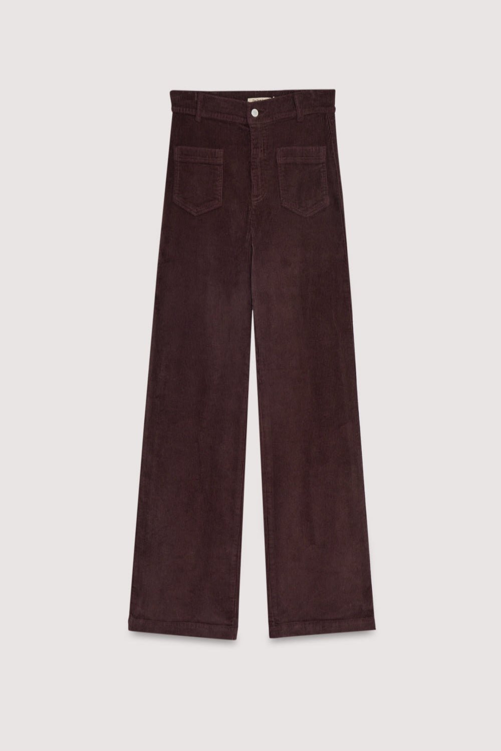 Paire de pantalons en velours côtelé marron foncé sur fond gris clair