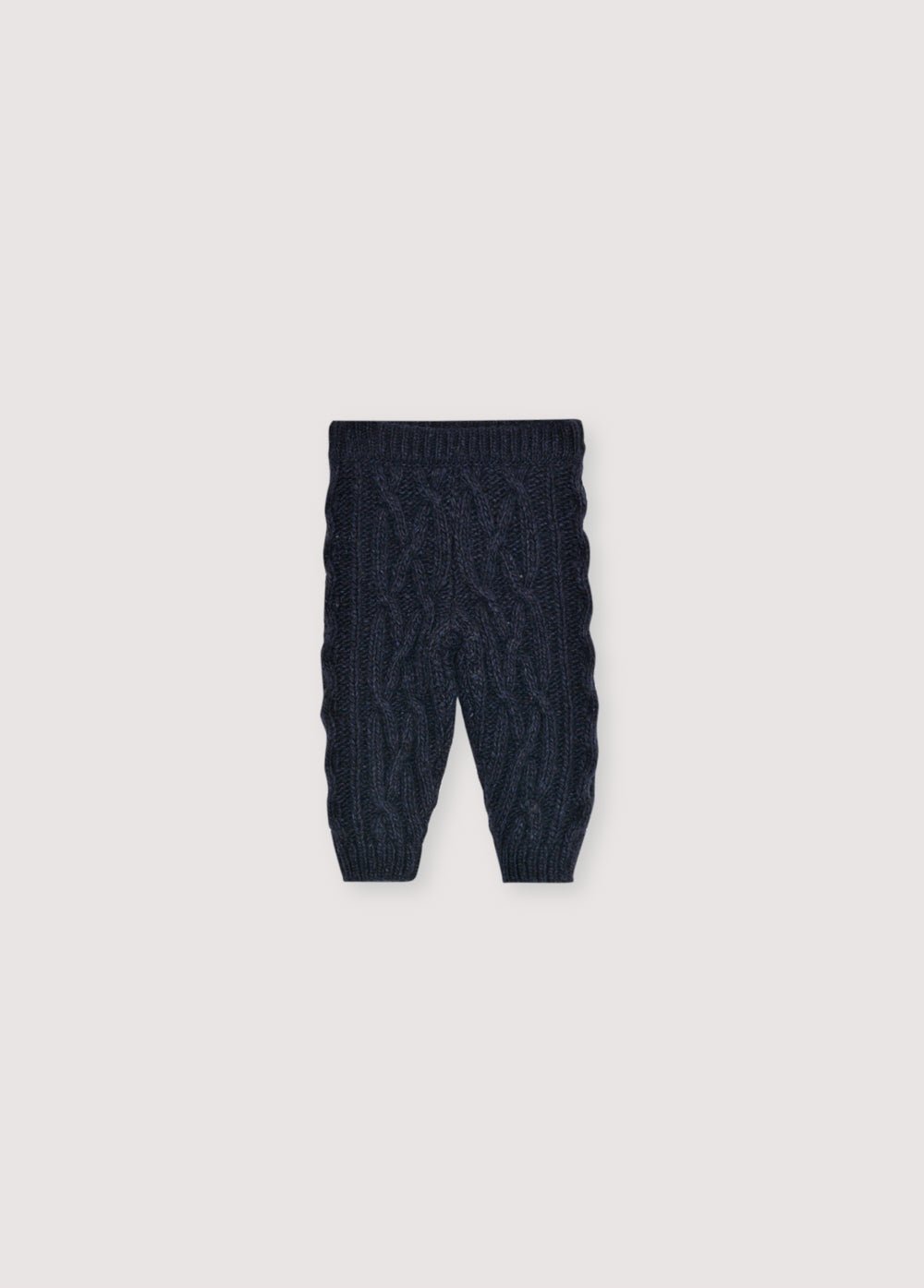 
Pantalon en maille avec taille et poignets côtelés. Livré avec un cardigan assorti pour compléter le look. Fabriqué avec des matériaux recyclés de haute qualité.