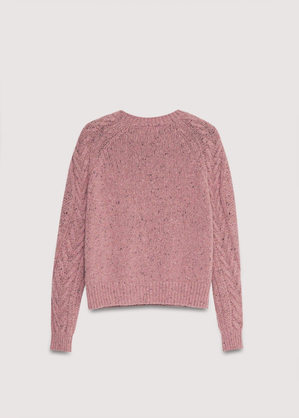 L'un de nos pulls les plus vendus en laine et alpaga. Il présente un beau tricot avec des détails plissés sur les manches.