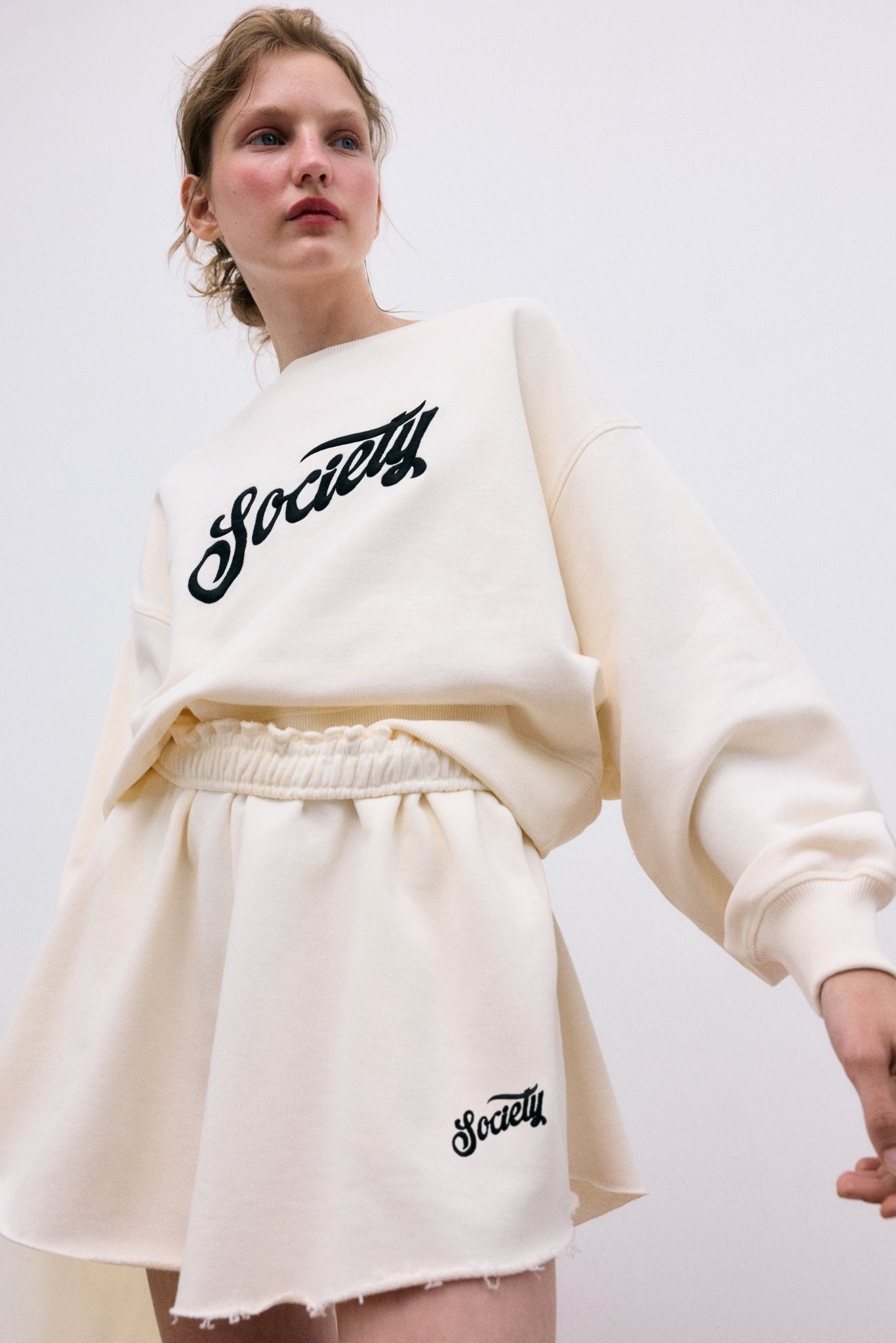 Weiche Baumwollfleece-Shorts mit weiter Passform und elastischem Bund für mehr Komfort.