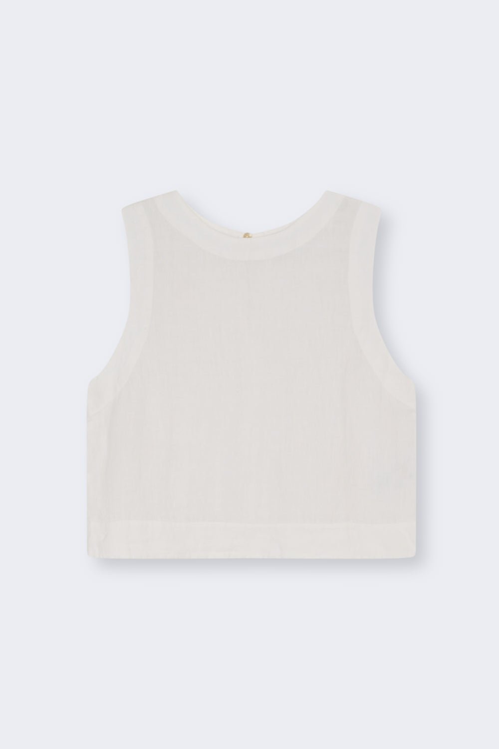 柔らかく繊細な仕上がりのポルトガル製リネン100%トップ。背面にボタン開閉式の鍵穴開口部が付いています。