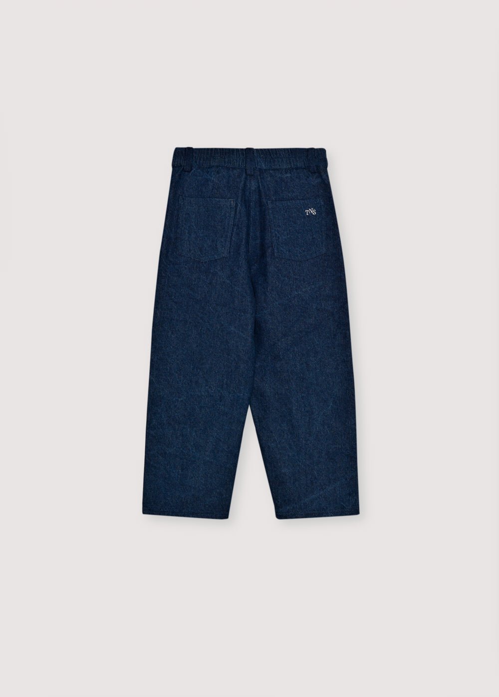 Pantalón de denim oscuro con detalles de cristales multicolor aplicados a mano en el frente. Bordado TNS en lúrex. Perfecto para combinar con la chaqueta a juego.