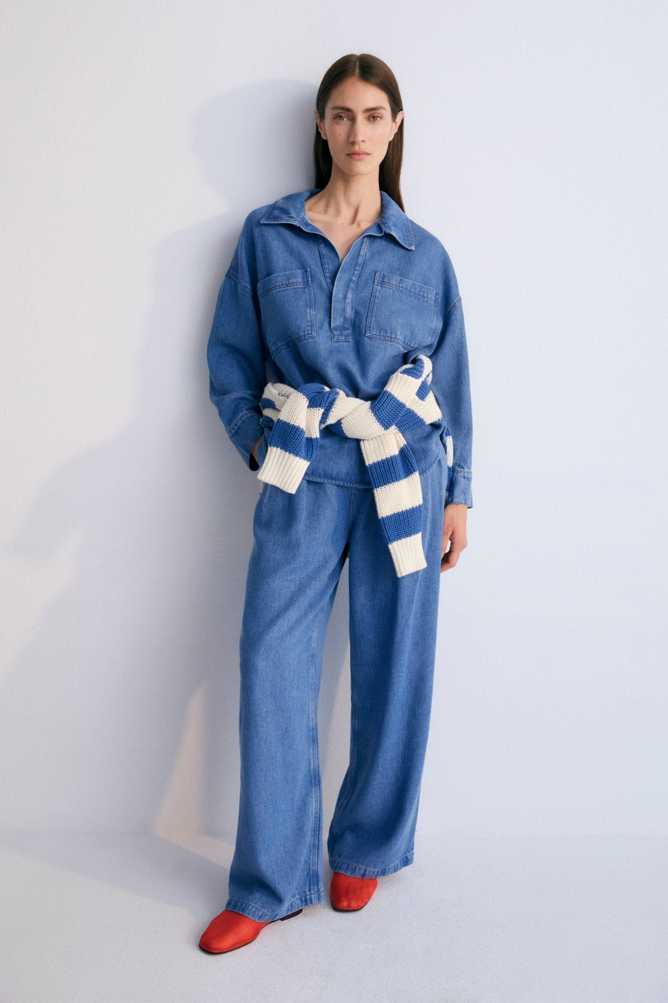 Micenas Woman Shirt in 100% lyocell, with a shirt collar and two front pockets.