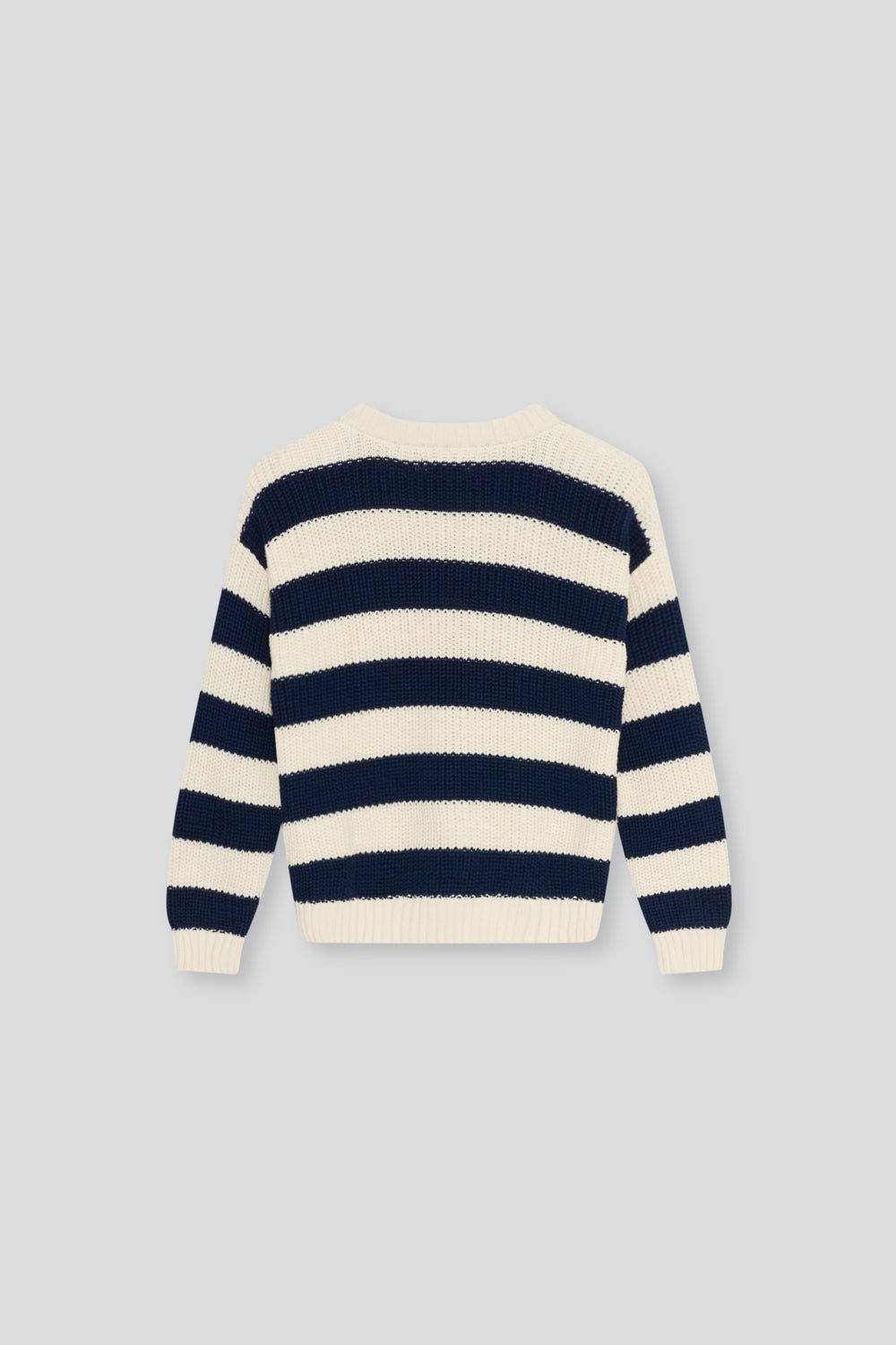 Notre pull classique à rayures bicolores en tricot de coton côtelé, avec des finitions côtelées à l'encolure, aux manches et à l'ourlet pour une coupe confortable et raffinée.