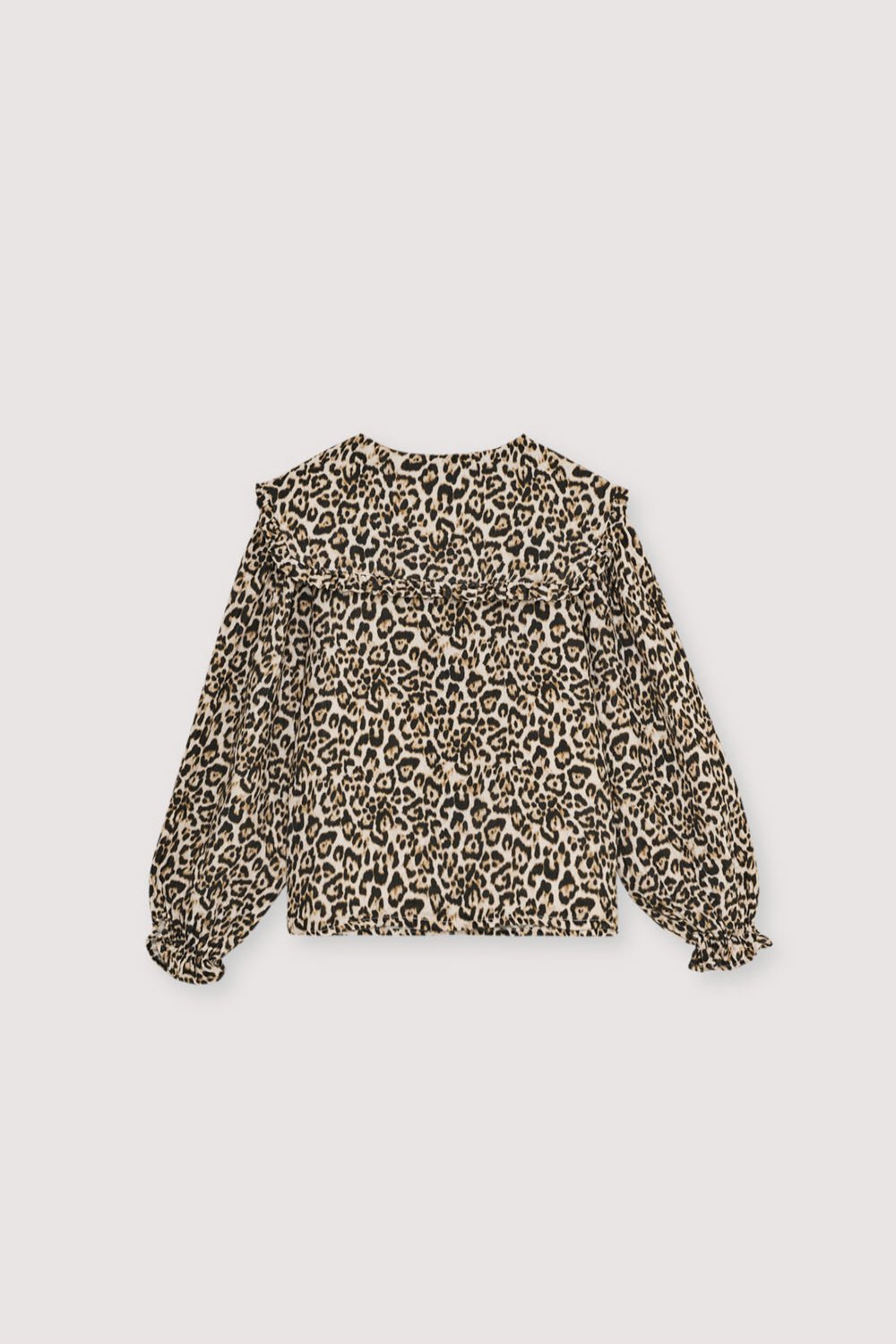 This blouse in soft double gauze fabric features a striking leopard animal print, adding a trendy touch to a classic design.
Nowhere collection. 